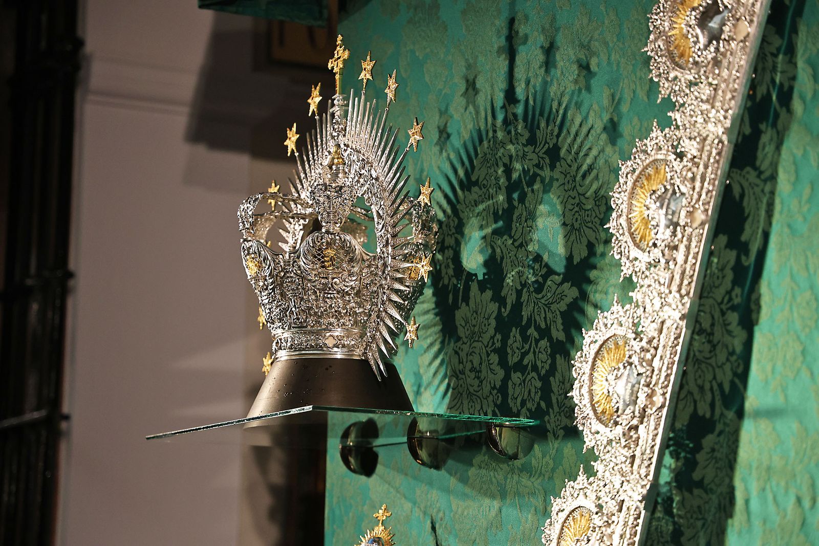 Sabatina y Bendición de nuevos atributos para la Virgen del Rocío