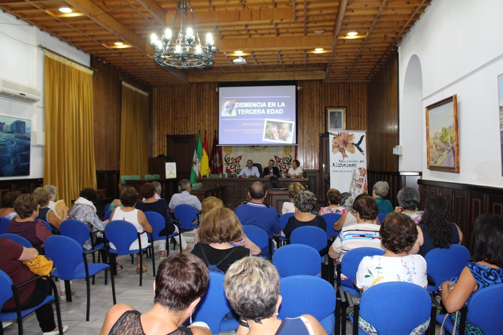 La charla se celebró en el Salón de Plenos.