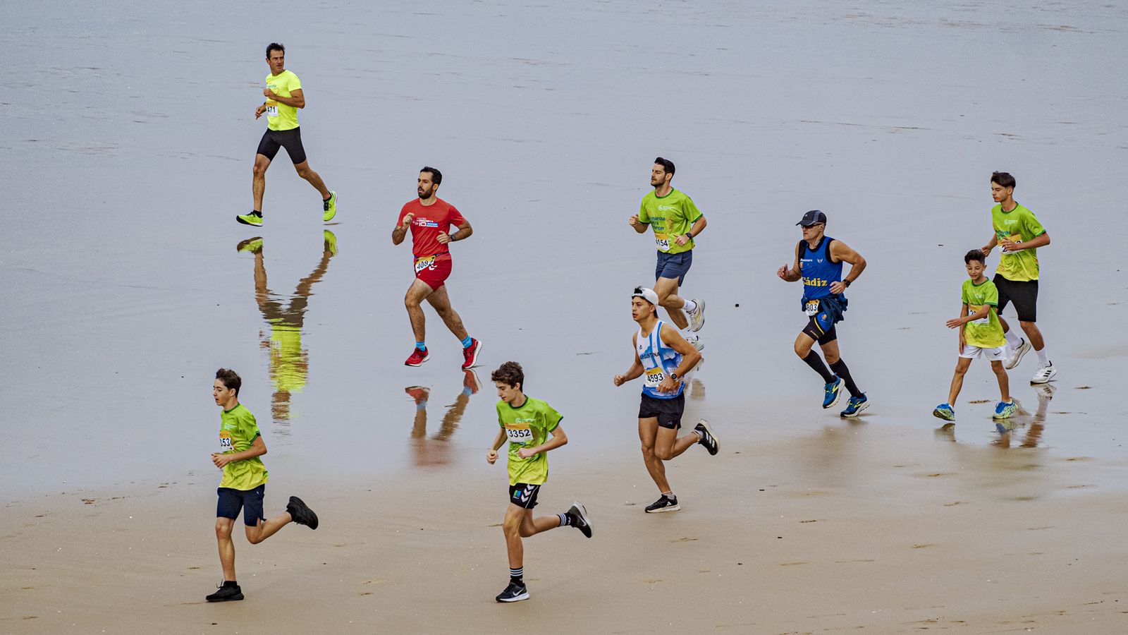 Búscate entre las fotos de la X carrera Cádiz en marcha contra el cáncer