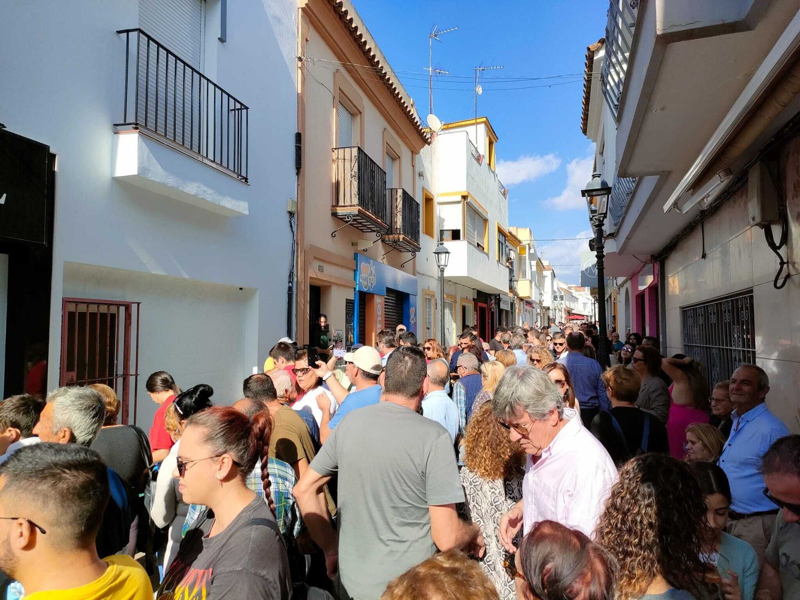 Fotos de la tosta ibérica de más de 150 metros preparada en Los Barrios