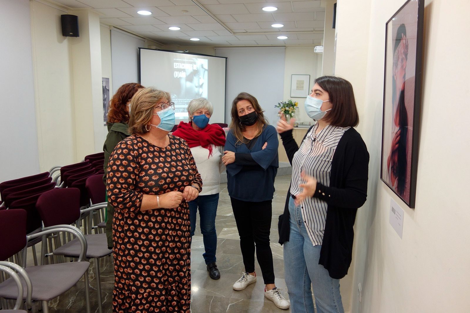 La evolución anímica de una mujer maltratada a través de una exposición fotográfica en Granada