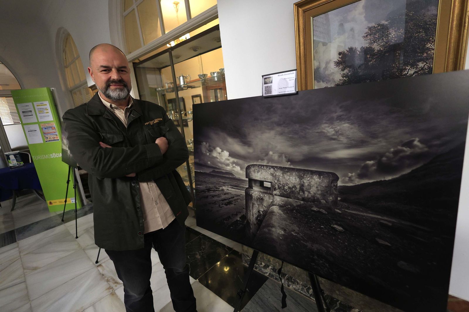 Fotos de las exposiciones "Testimonio de guerra" y "I Concurso Internacional de Fotografía Iulia Traducta" en el Congreso Andaluz de Fotografía en Algeciras