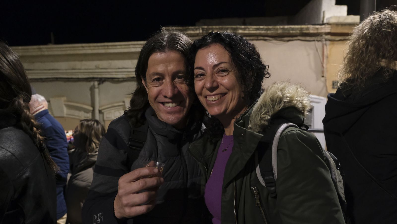 Las Hogueras de San Antón del casco histórico de Almería, en imágenes