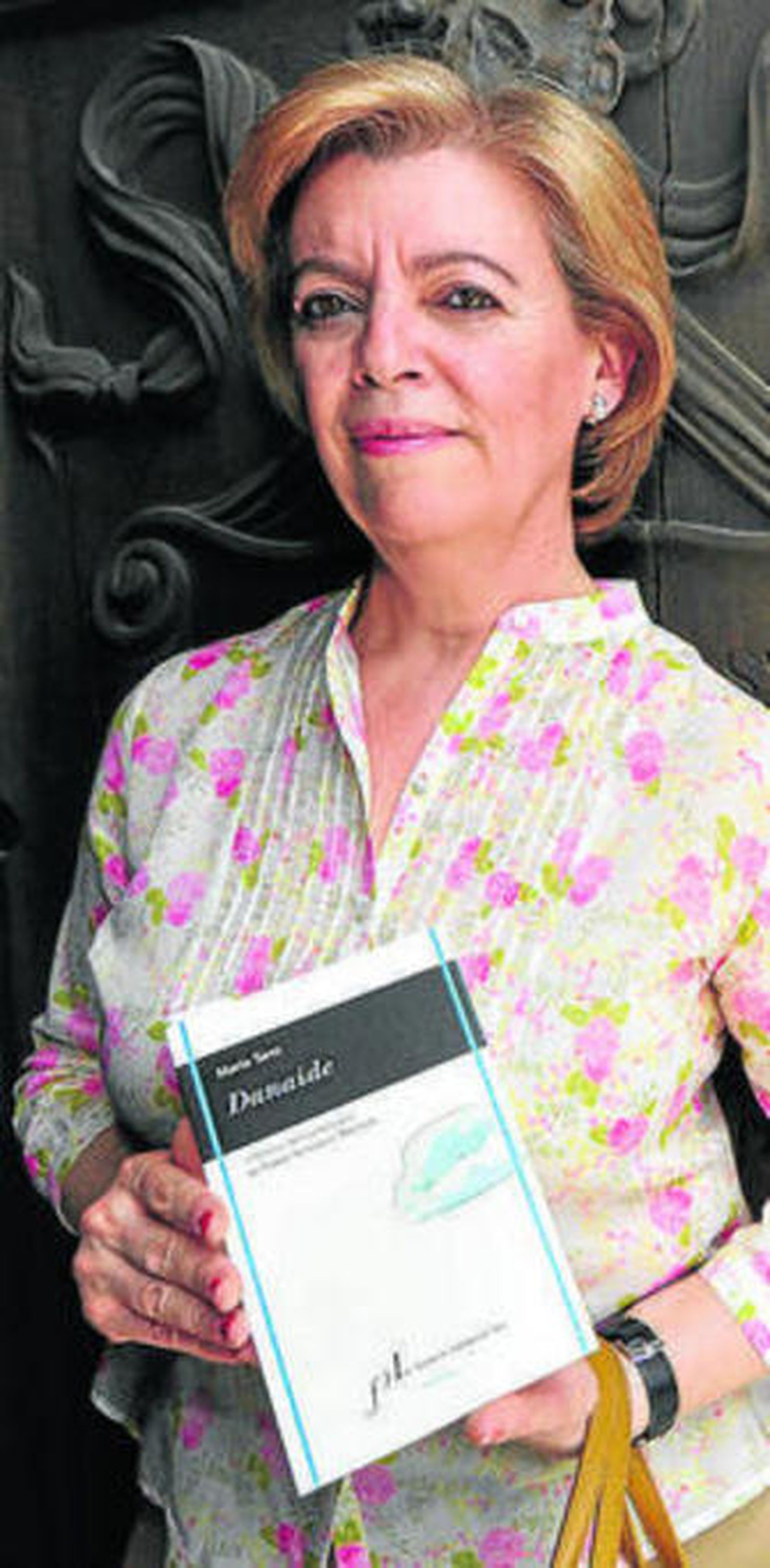 María Sanz, con su obra.