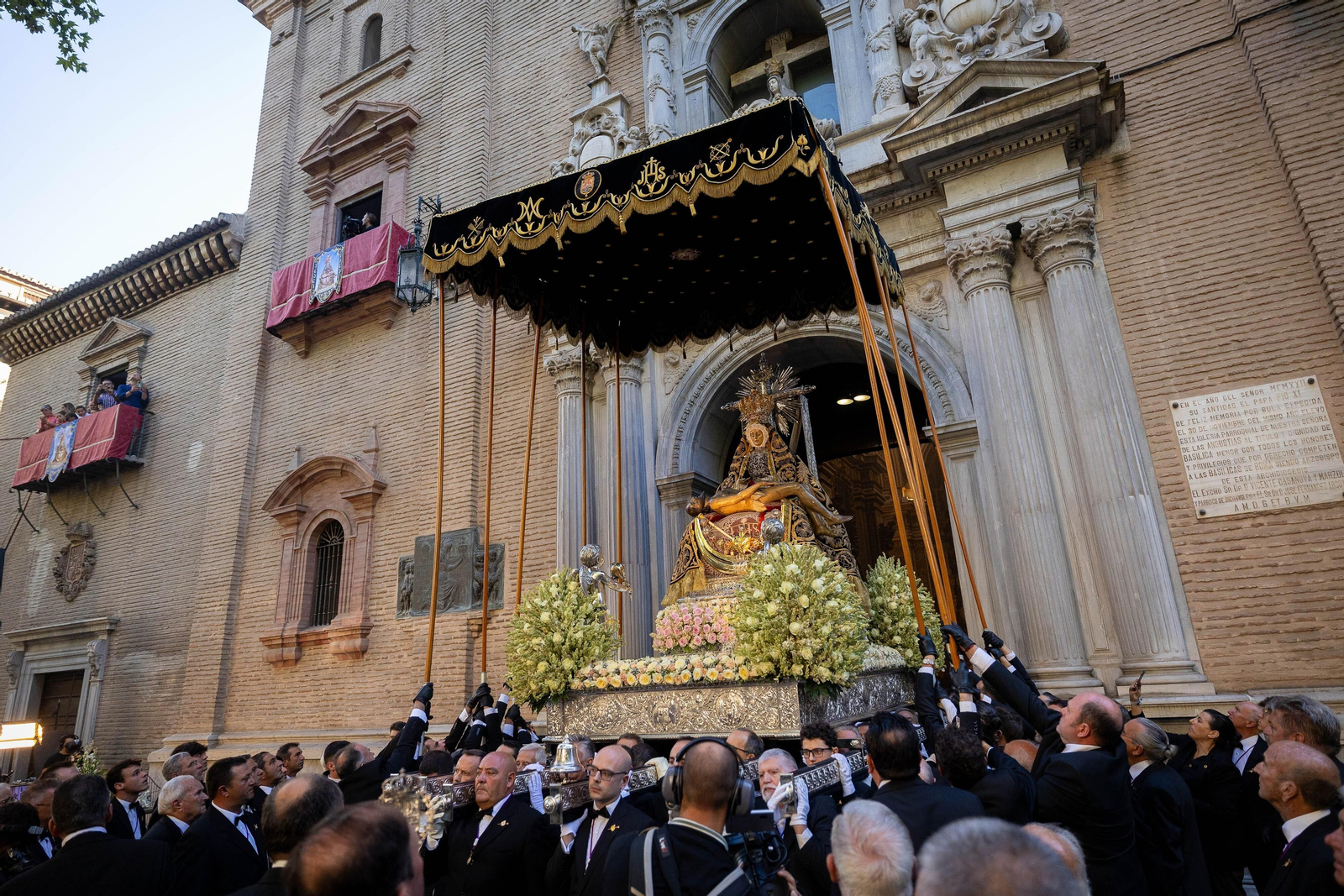 Fotos: así ha sido la procesión de la Virgen de las Angustias de Granada