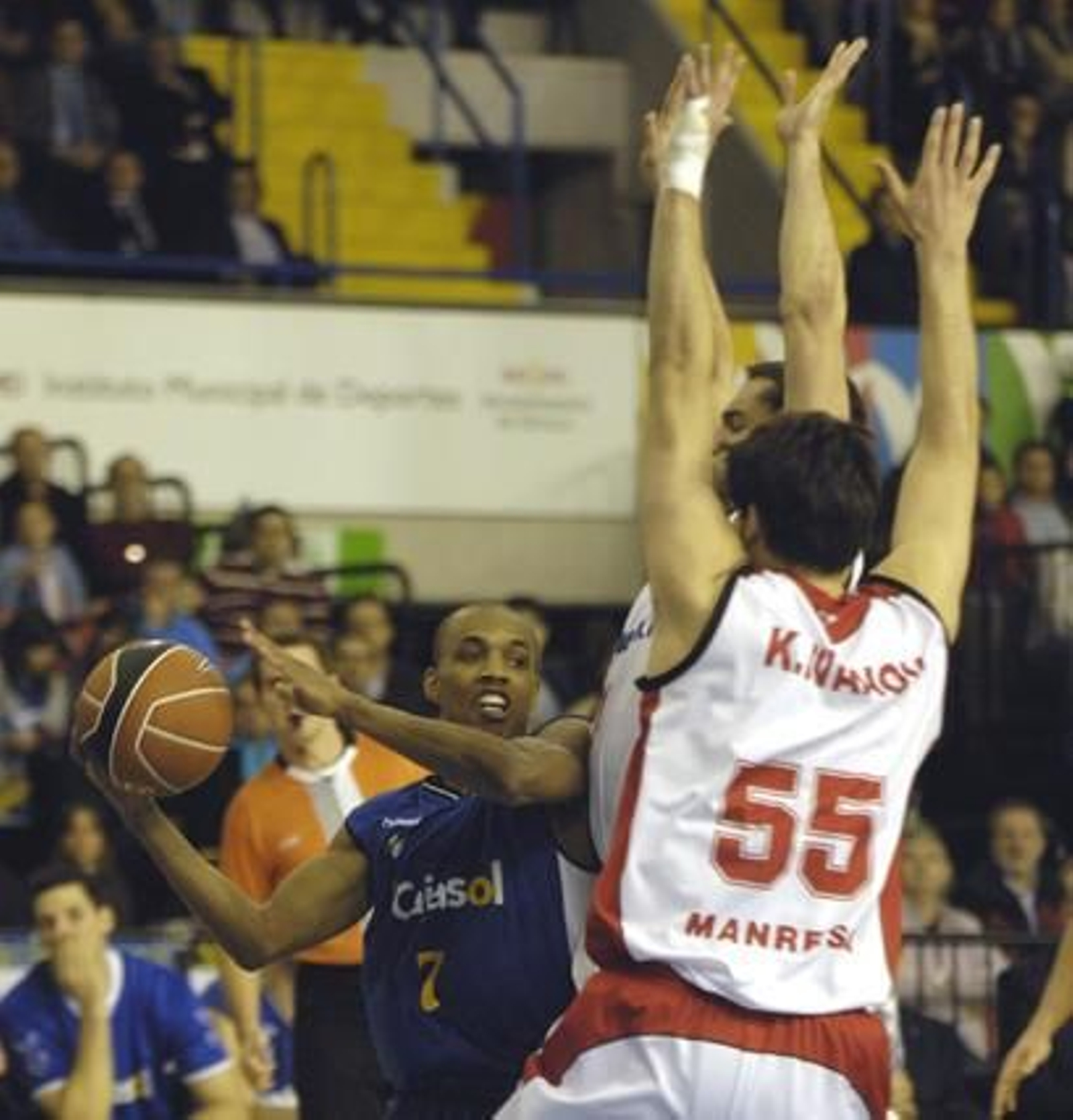 Ellis busca un compañero ante Ivanov.

Foto: Manuel Gómez