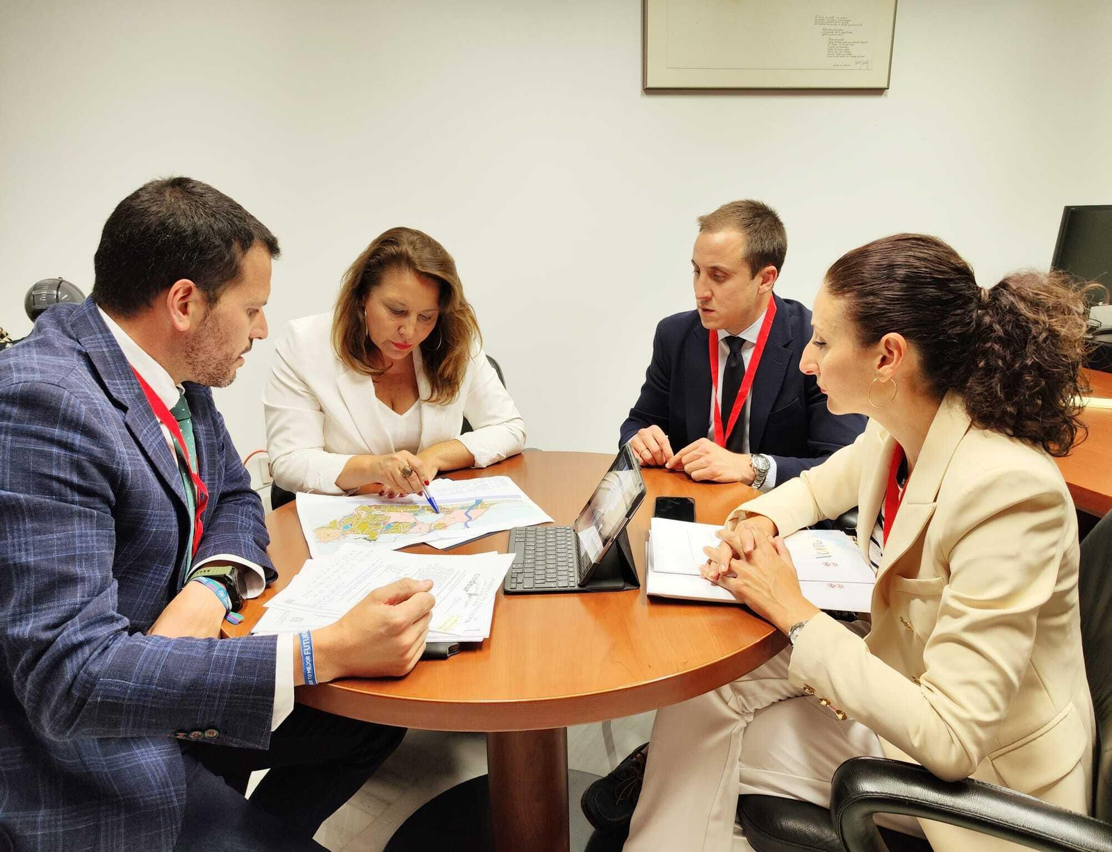 Imagen de la reunión entre ambas administraciones.