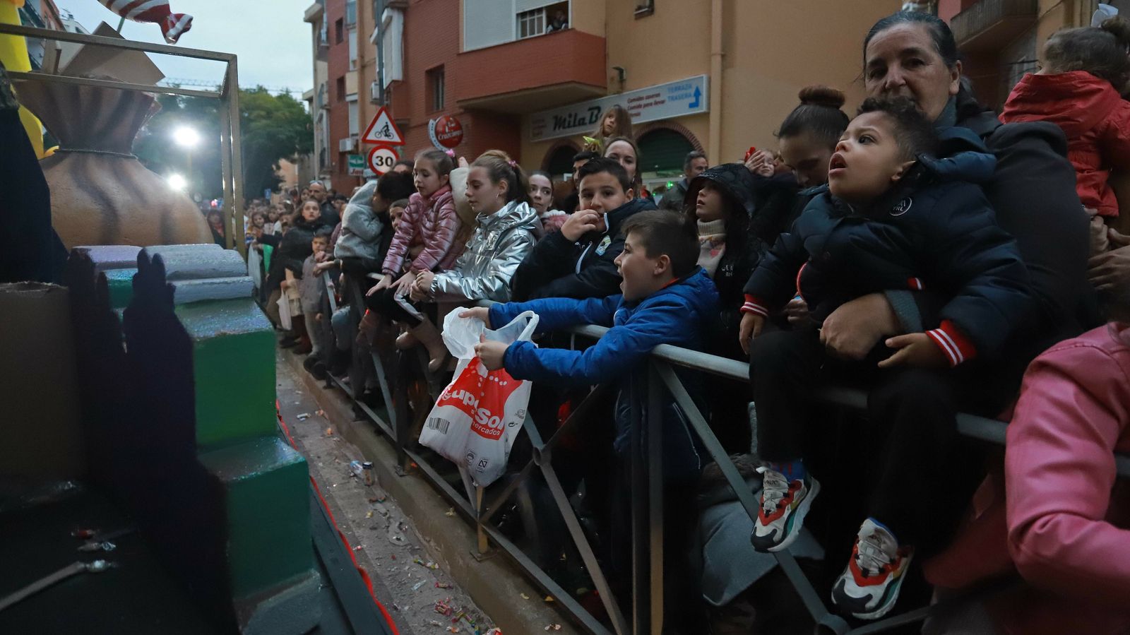 Las mejores fotos de la cabalgata de los Reyes Magos en Algeciras