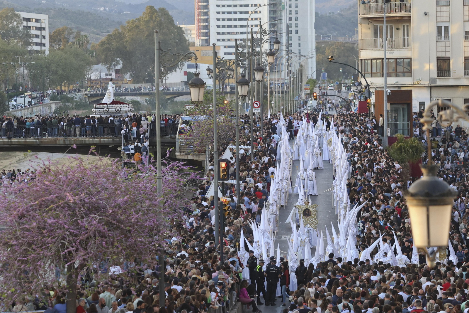 Cautivos en el Lunes Santo de Málaga, en fotos