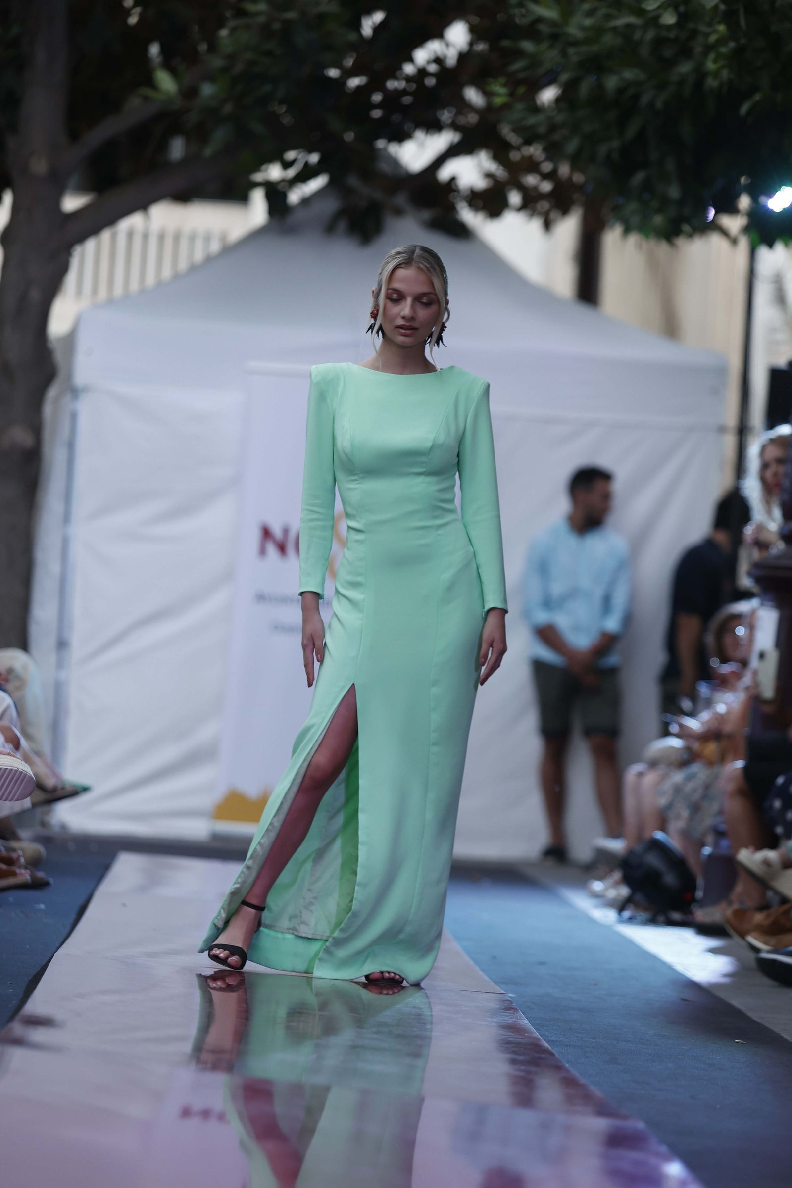Las imágenes del Desfile de Jóvenes Diseñadores en la Plaza de la Magdalena