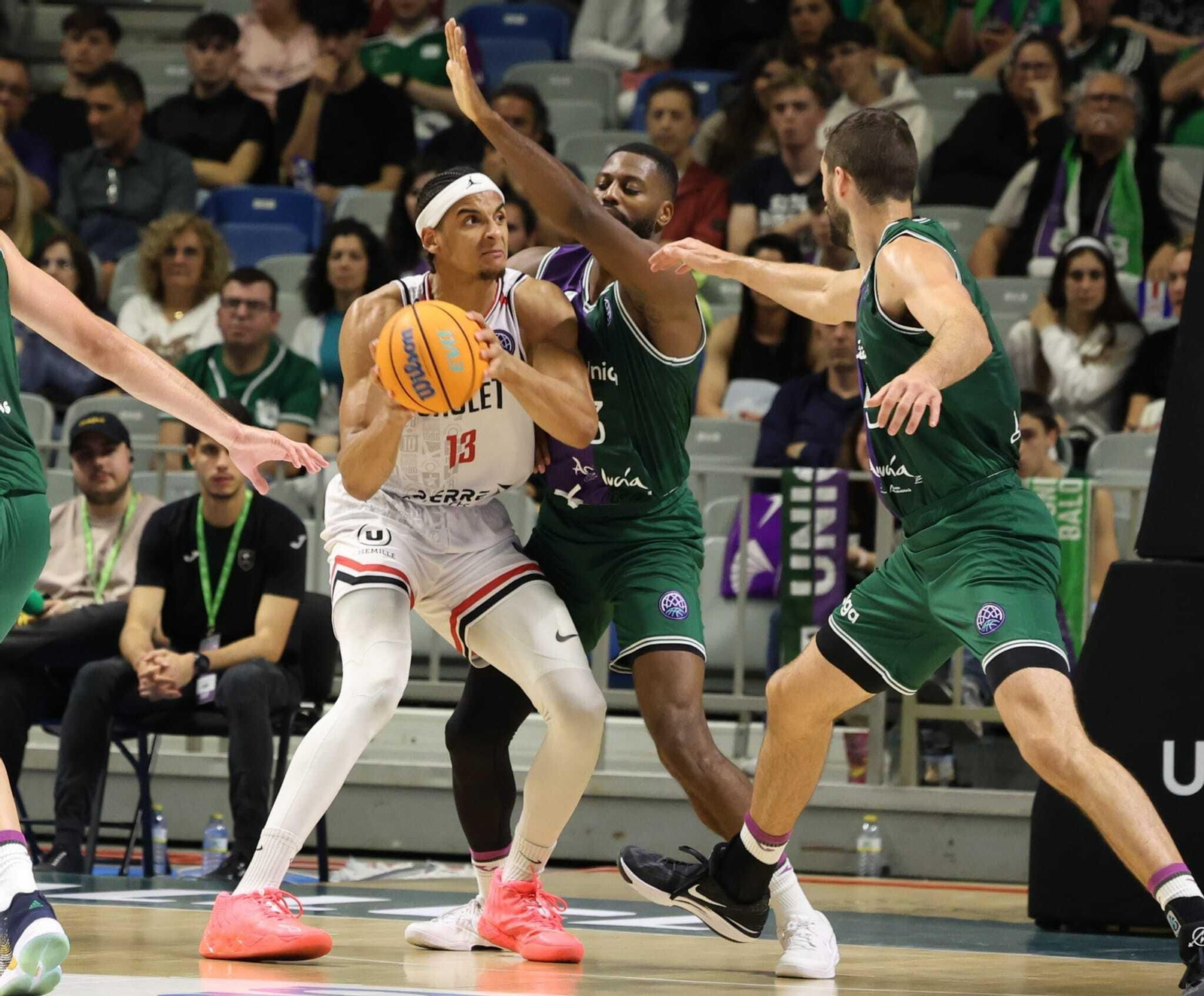 El Unicaja-Cholet Basket, en imágenes