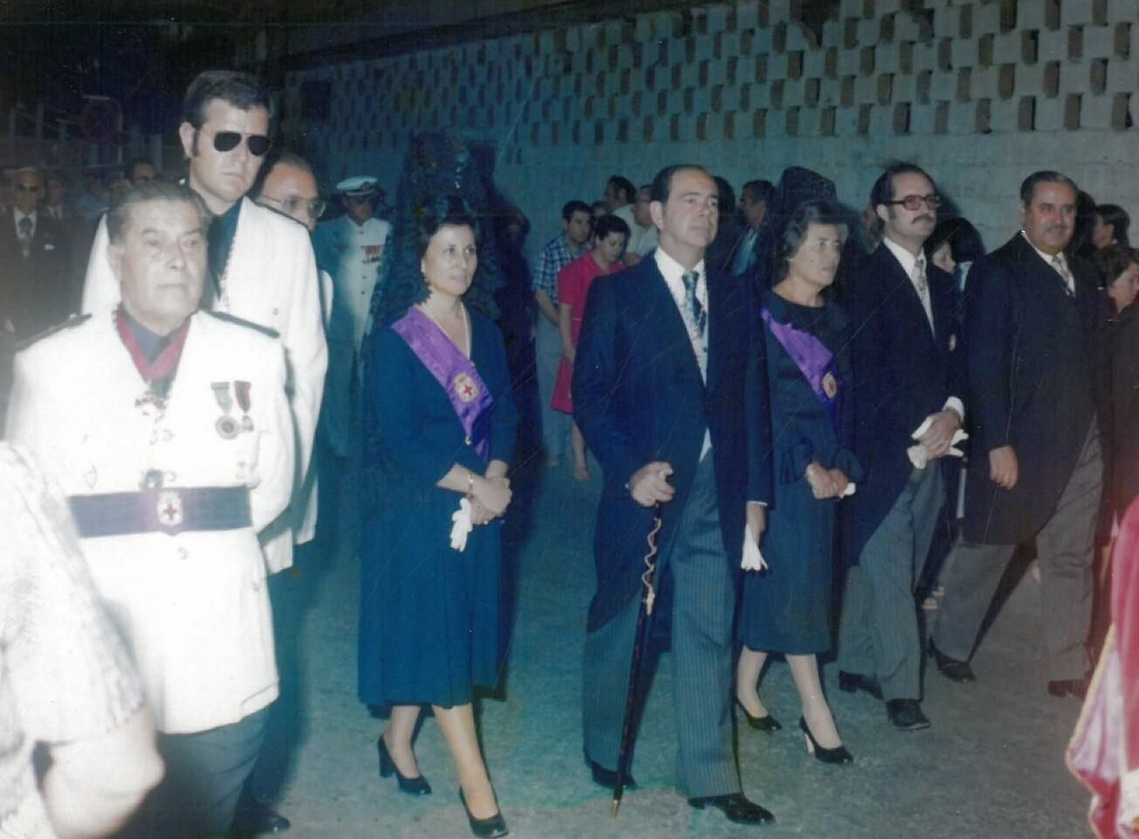La Corporación Municipal de Almería presidiendo la procesión en honor a la Virgen del Mar (agosto, 1976).