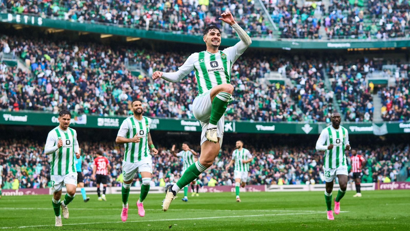 Johnny Cardoso celebra su gol ante el Athletic.