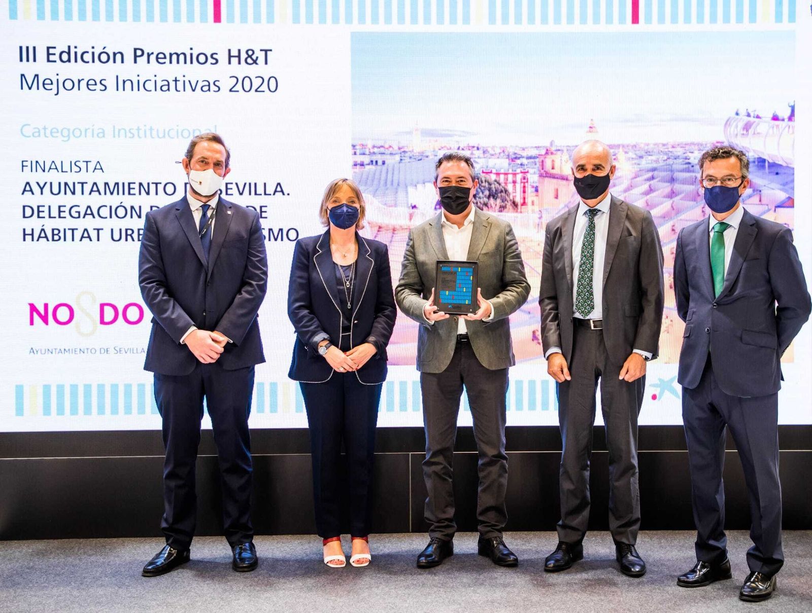 El alcalde y el delegado Antonio Muñoz, junto con María Jesús Catalá, Fernando Valdés y David Rico .