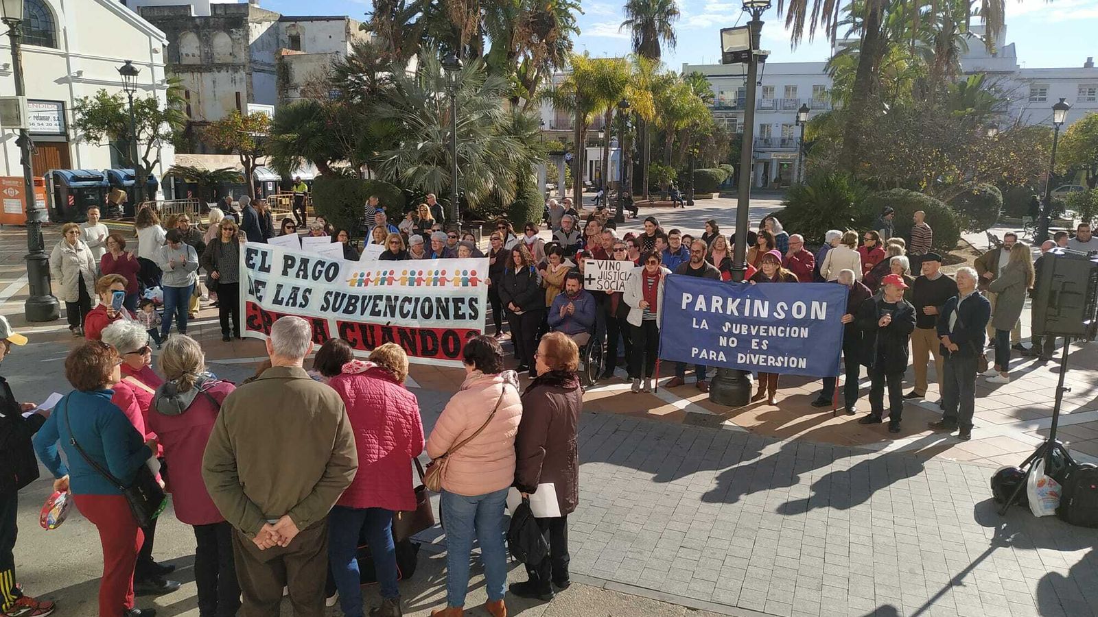 Las asociaciones que atienden a enfermos y discapacitados advierten que tendrán que cerrar si continúan los impagos.