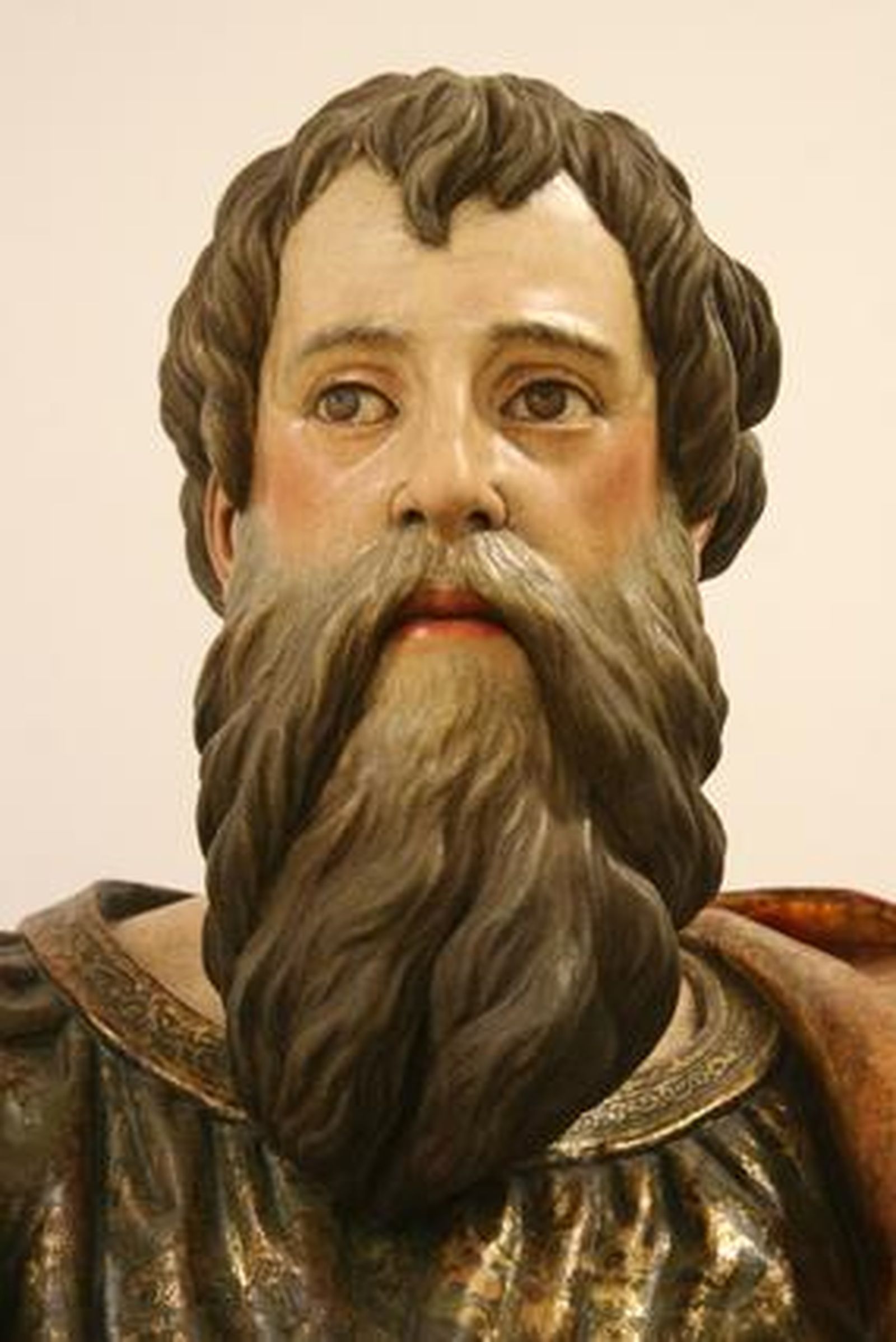 Detalle final del rostro de San Pedro restaurado.