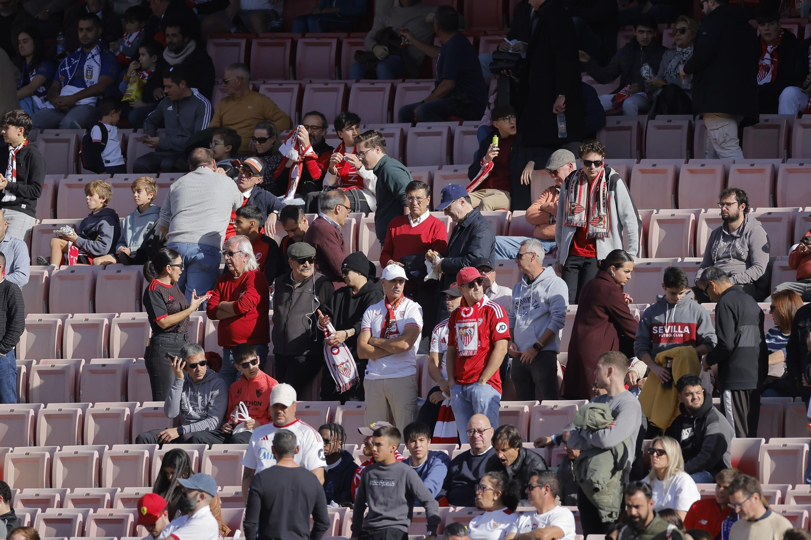 Búscate en las fotos del Sevilla - Oviedo