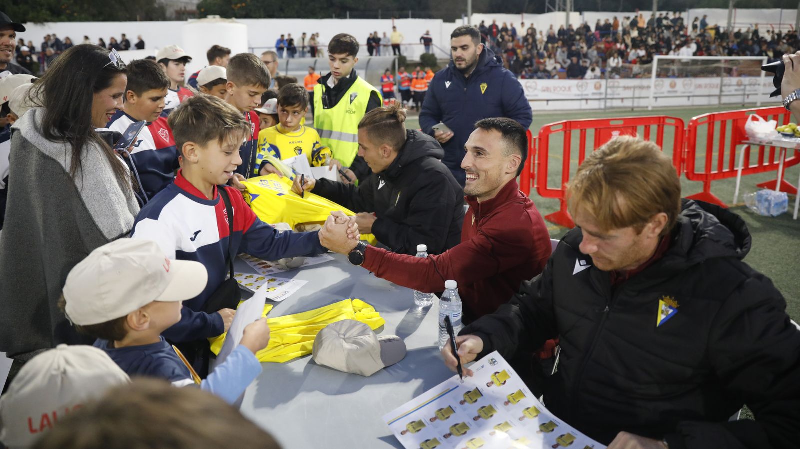 Las fotos de la visita del Cádiz CF para celebrar el 50 aniversario del CD Guadiaro