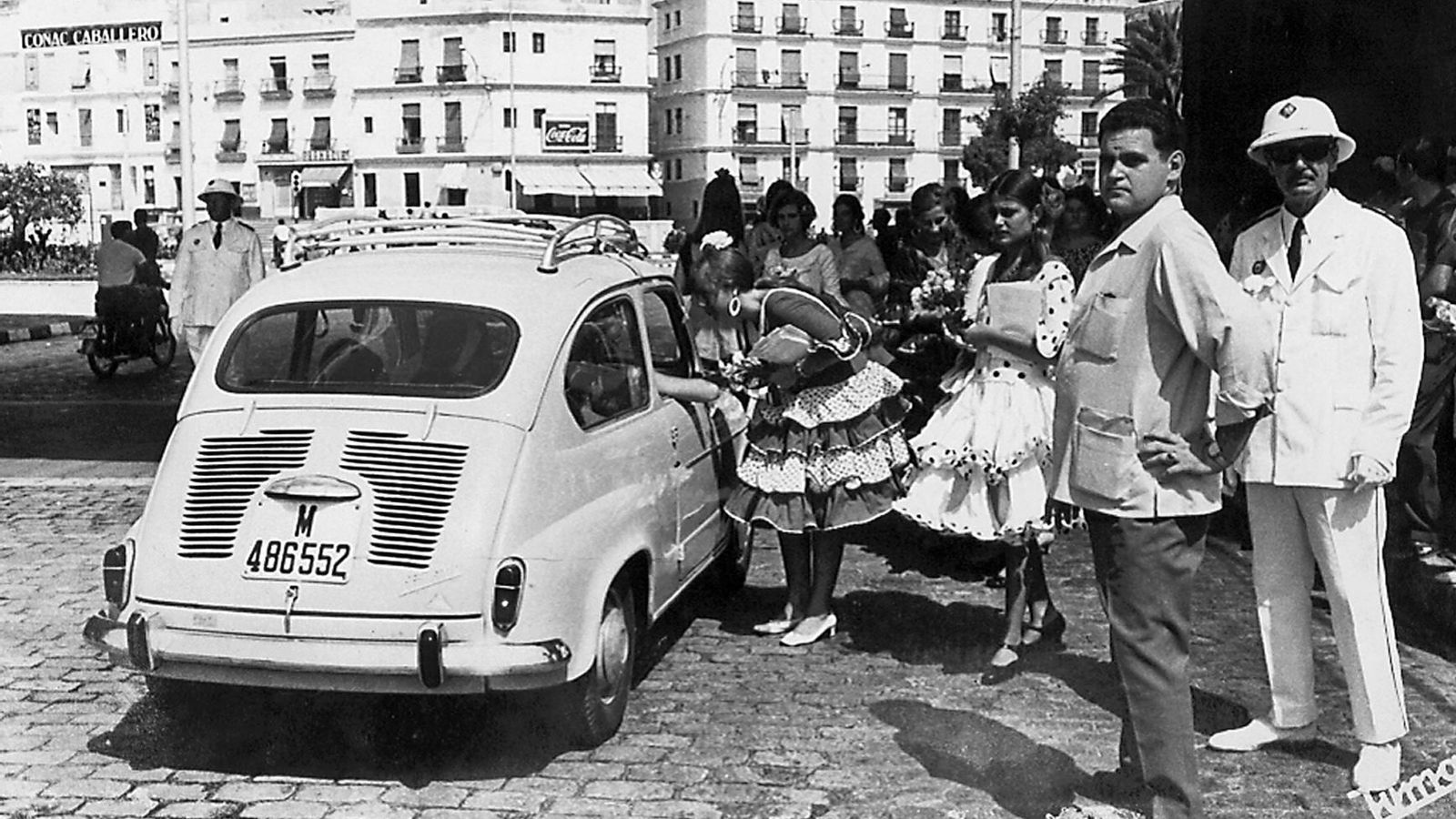 La llegada de los turistas impusieron un cambio en las costumbres de la ciudad.