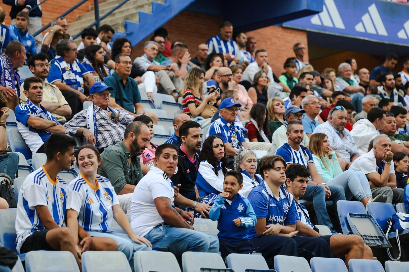 Búscate en las gradas del Nuevo Colombino en el Recre- Linares