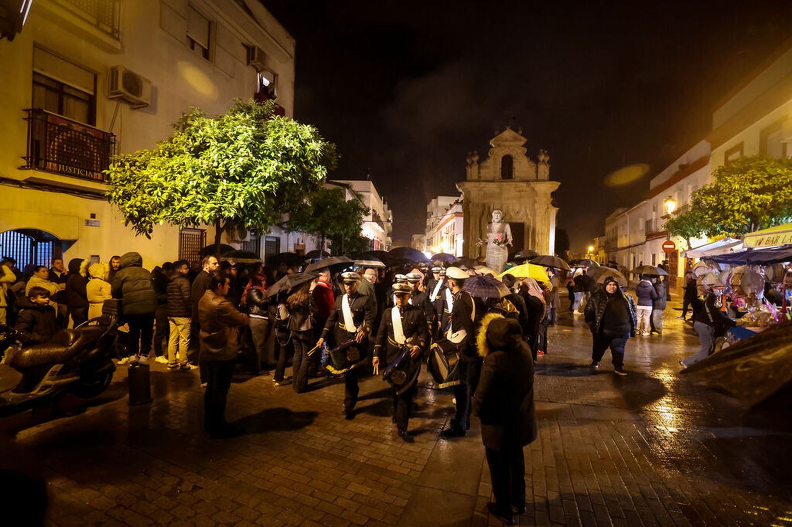 La lluvia truncó la Madrugada de Jerez