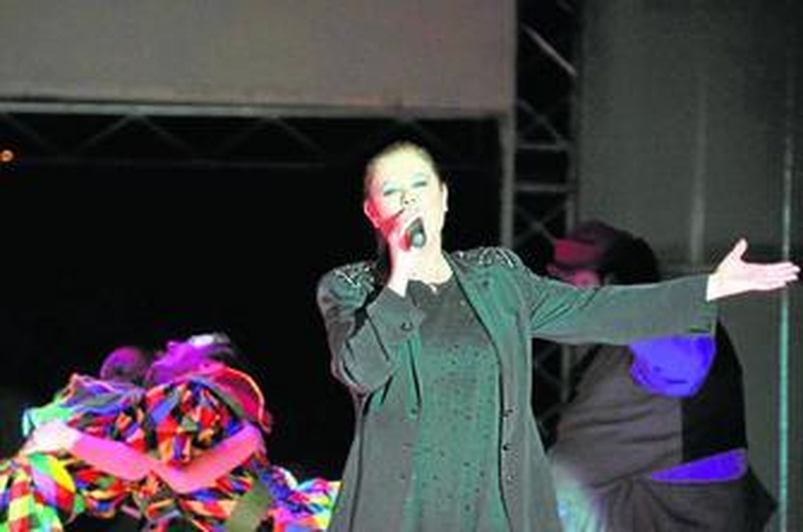 Teresa Rabal, durante uno de los números de su espectáculo circense.