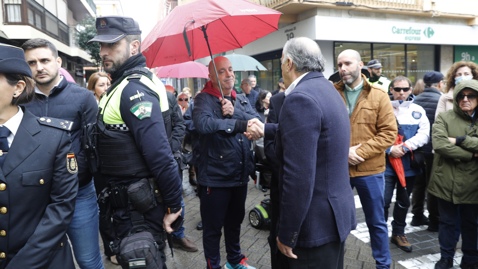 Las fotos de la concentración silenciosa por la muerte de dos guardias civiles en Barbate