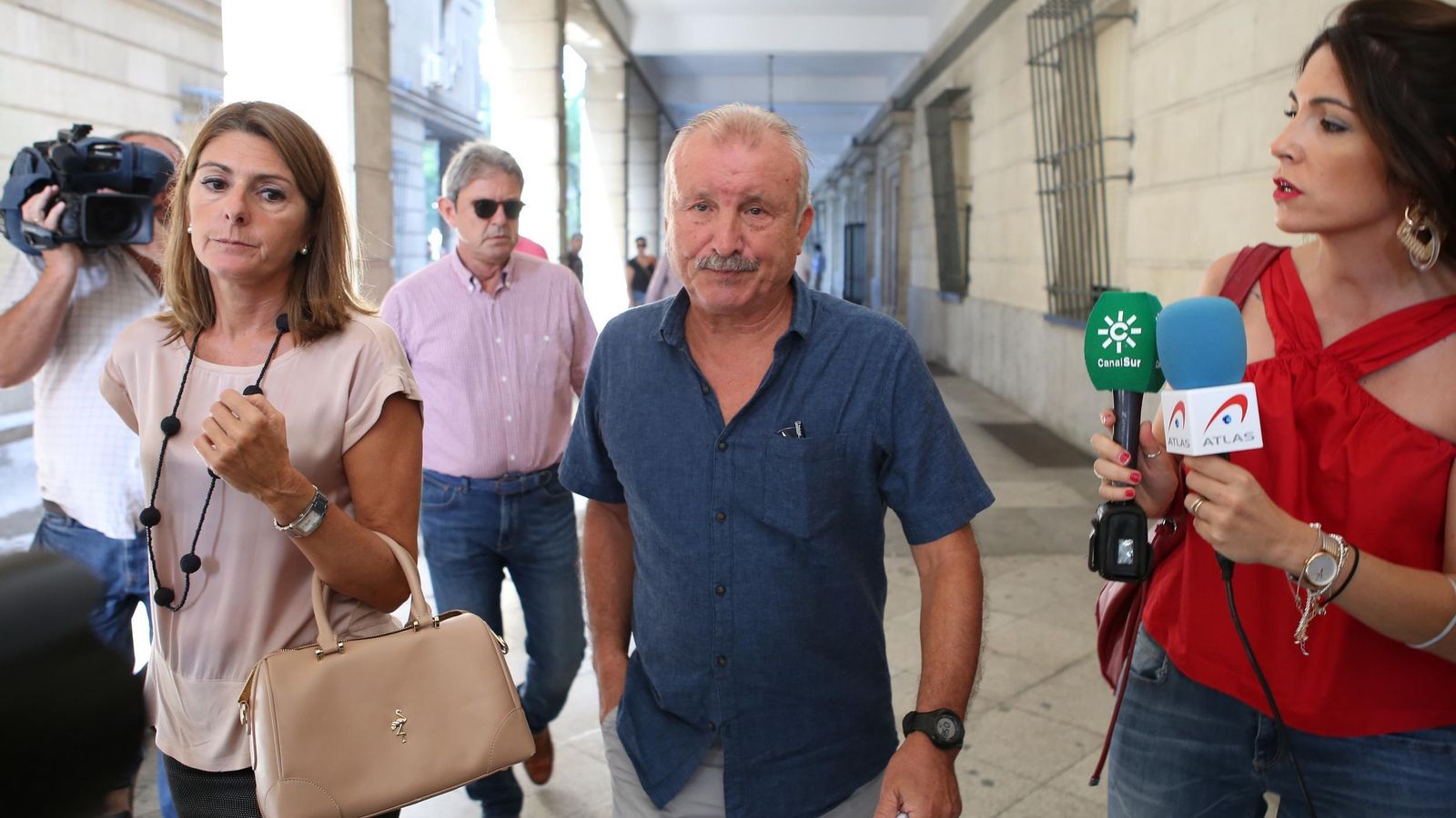 El celador que llevaba la camilla durante el trágico accidente del Hospital de Valme