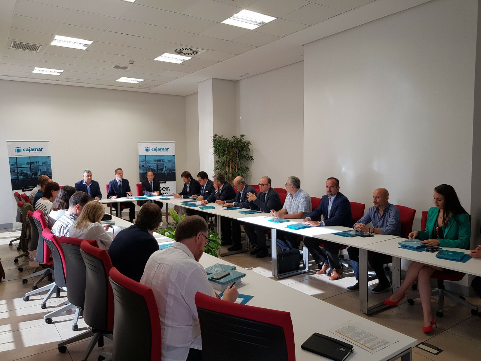 Cajamar presenta su incubadora de alta tecnología en Málaga.