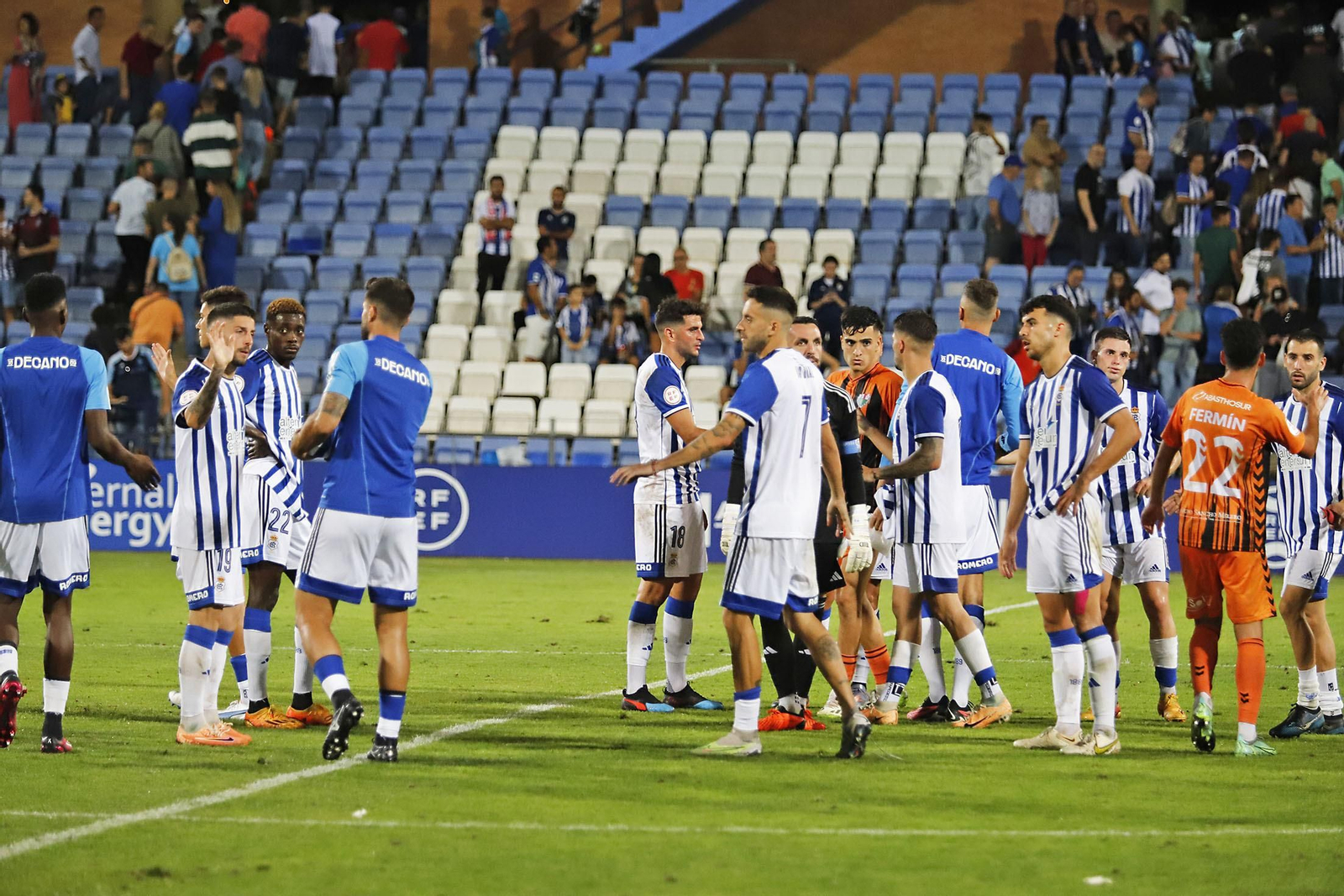 Imágenes del encuentro entre el Recreativo de Huelva y el Antequera CF