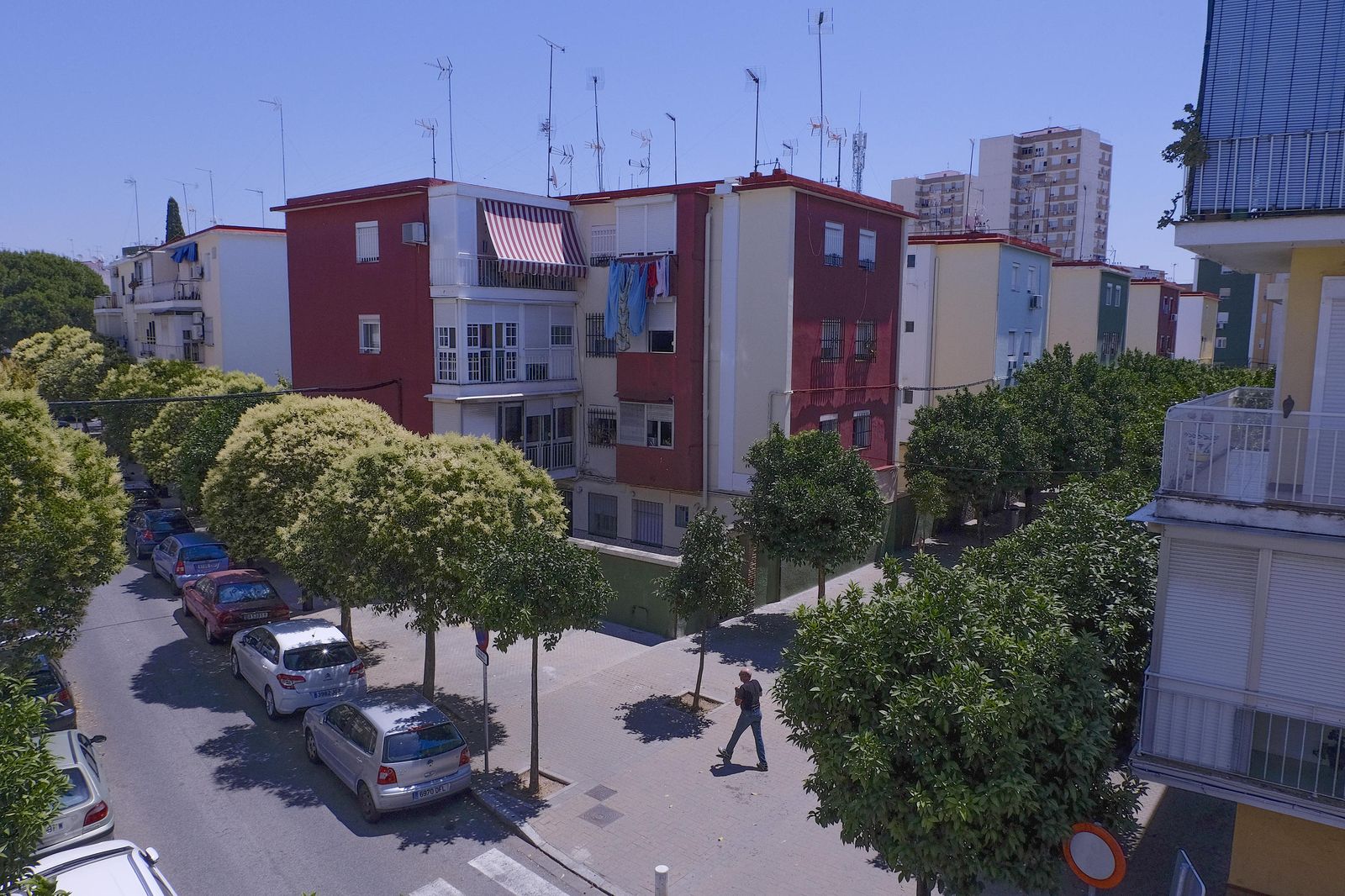 Vista de la barriada Pío XII desde un piso en la esquina de Gladiolo con Begonia