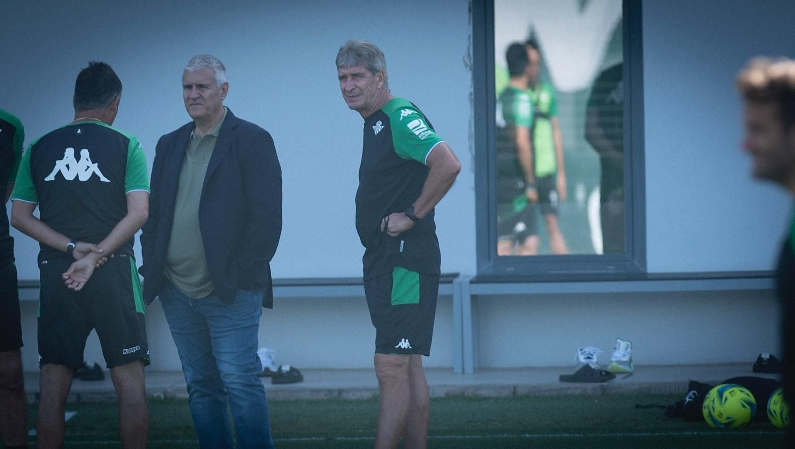 Pellegrini dialoga con Alexis y Cordón.