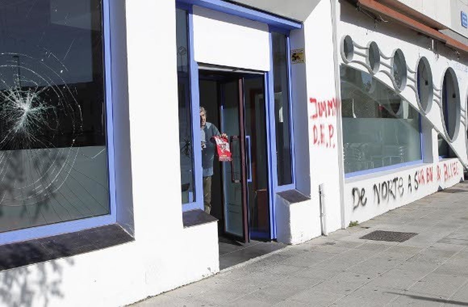 Tres ultras del Sevilla detenidos por destrozar un bar de Los Bermejales