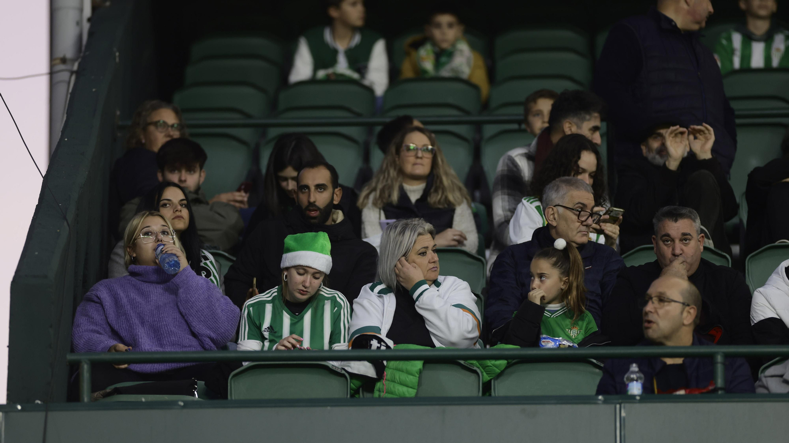Búscate en las fotos del Betis-Bilbao