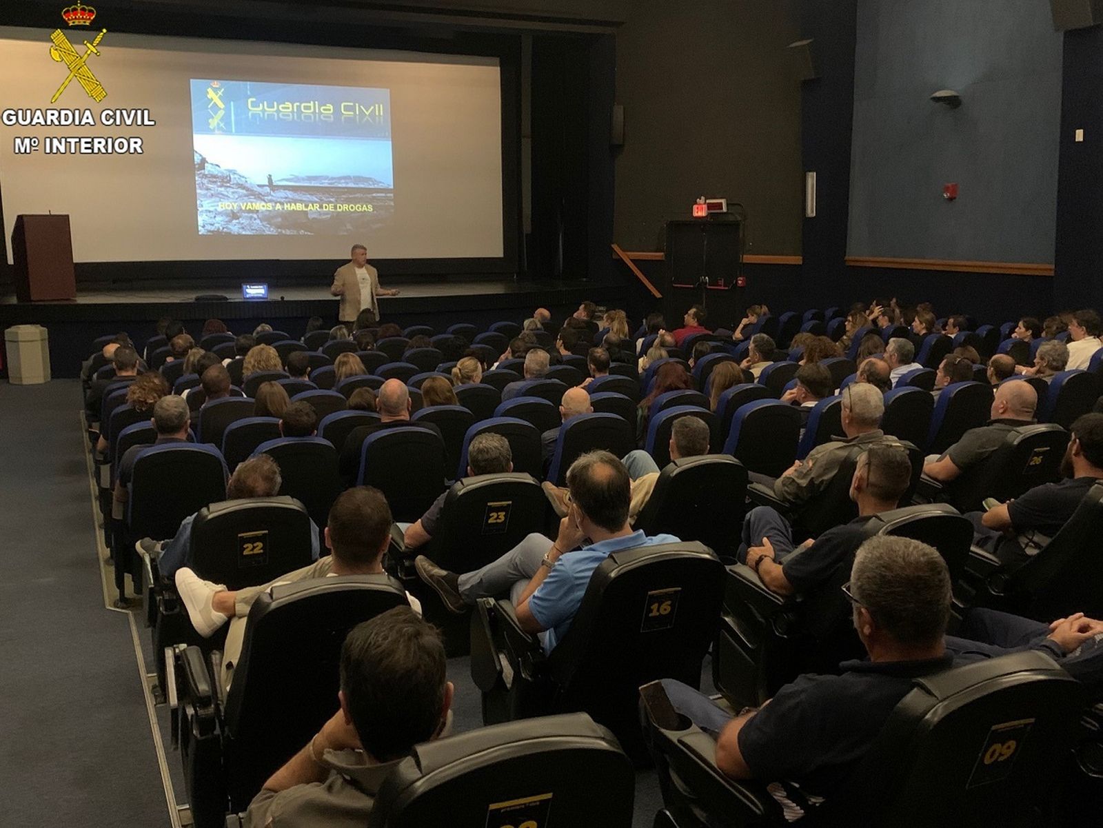 Un momento del taller impartido por la Comandancia de la Guardia Civil de Cádiz en la Base Naval de Rota.