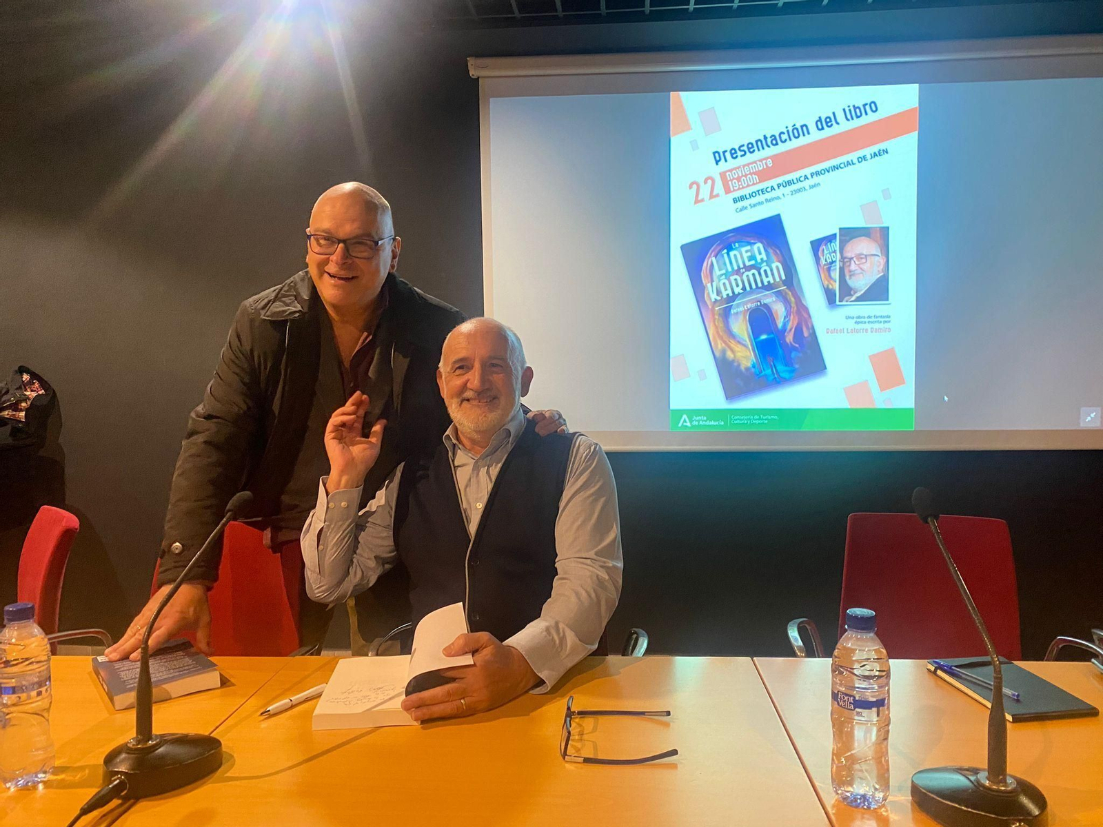 Presentación del libro de Rafael Latorre, 'Línea Kármán'