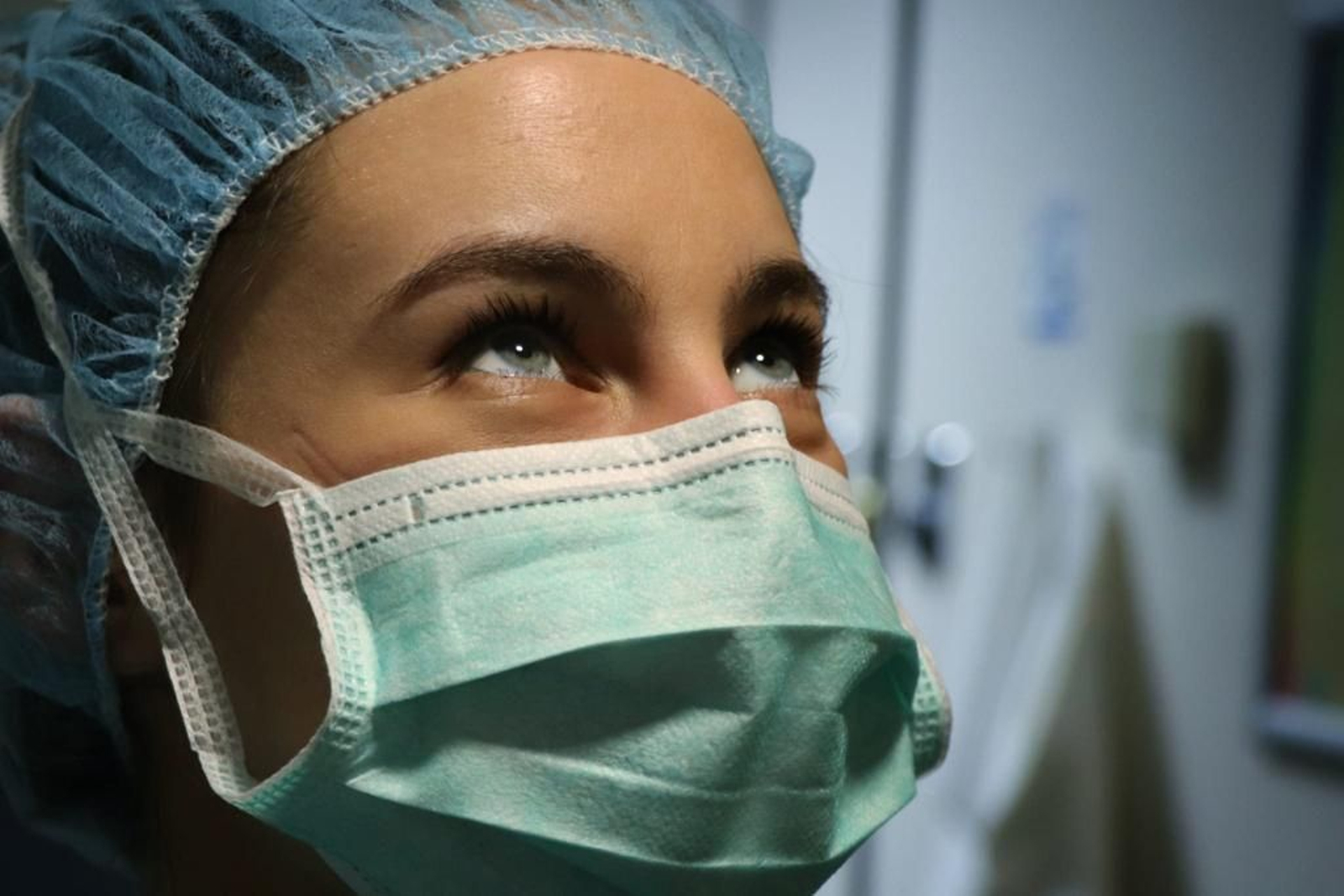 El trabajo en las Urgencias del Reina Sofía, retratado por los propios profesionales