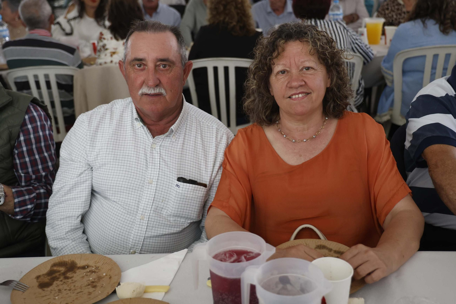 Fotos del almuerzo para mayores en la Feria de Castellar