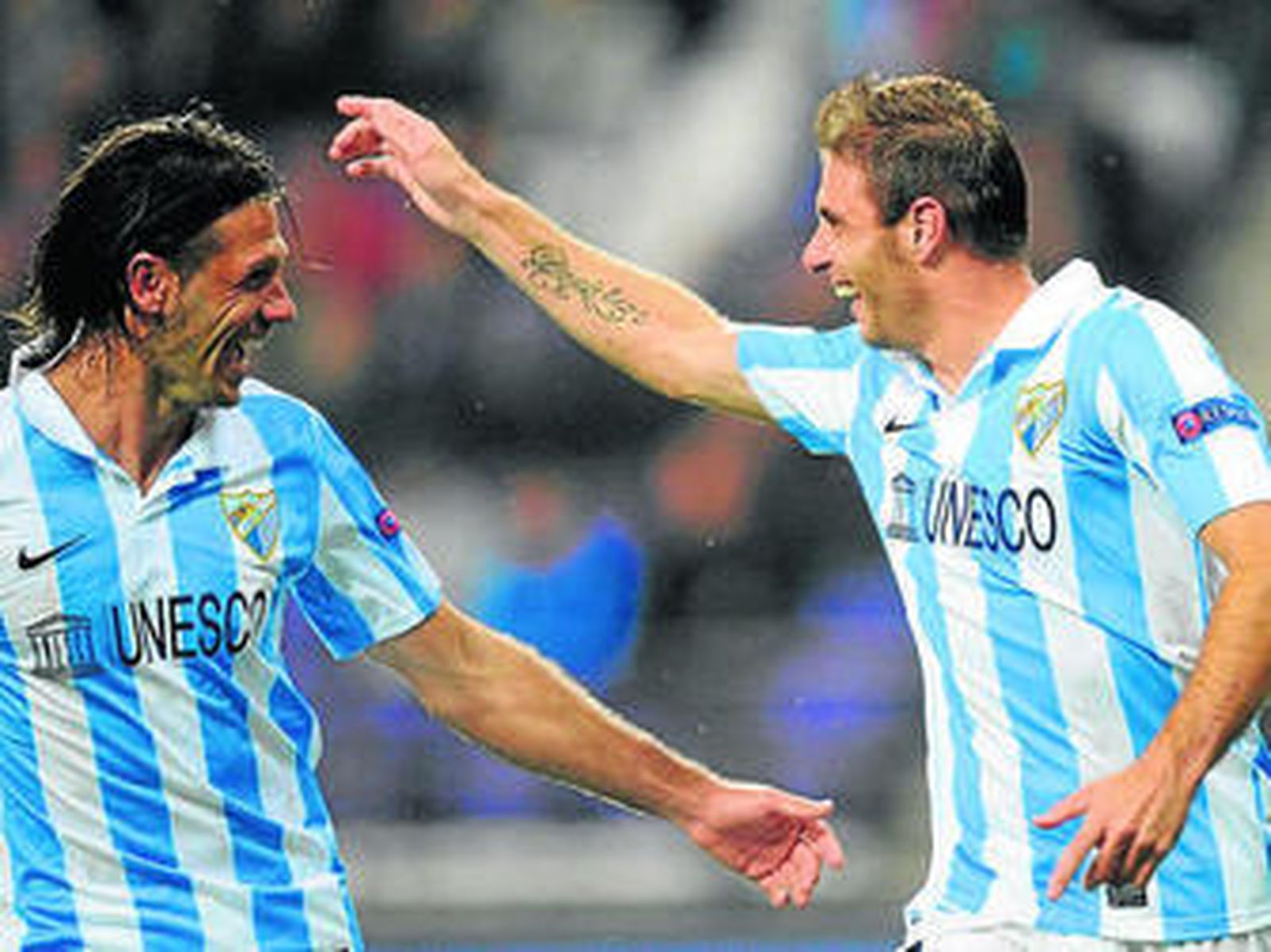 Joaquín y Demichelis celebran un gol en Bruselas.
