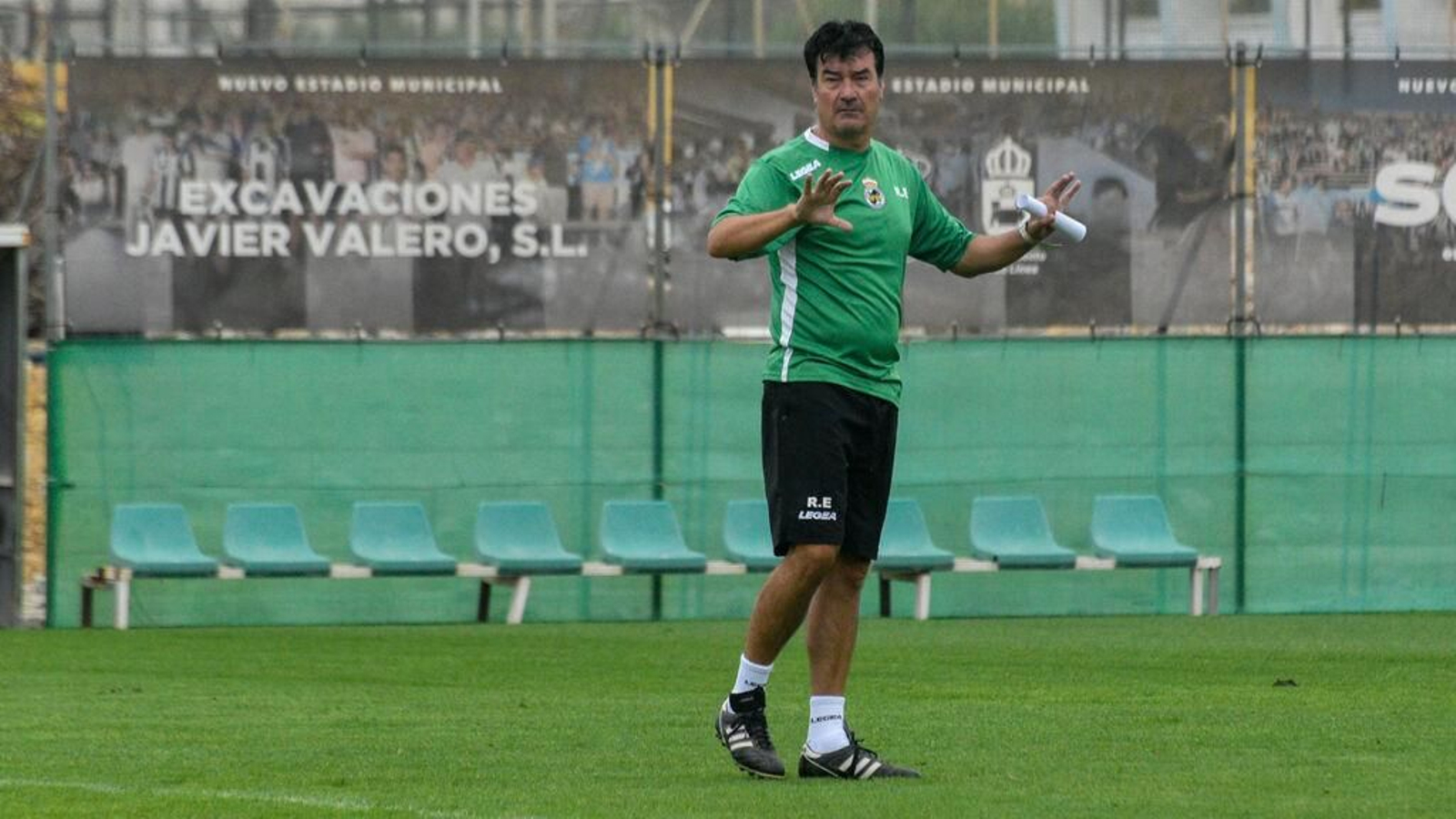 Rafa Escobar da instrucciones, este miércoles