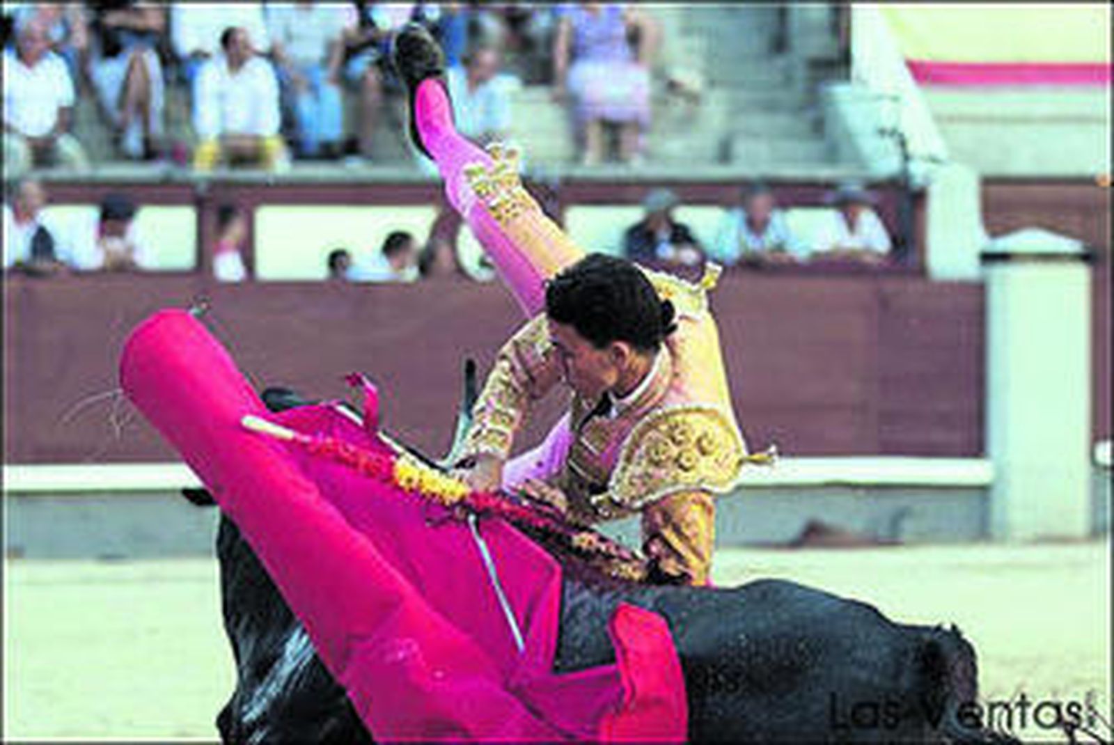 Cogida de Pablo Belando.