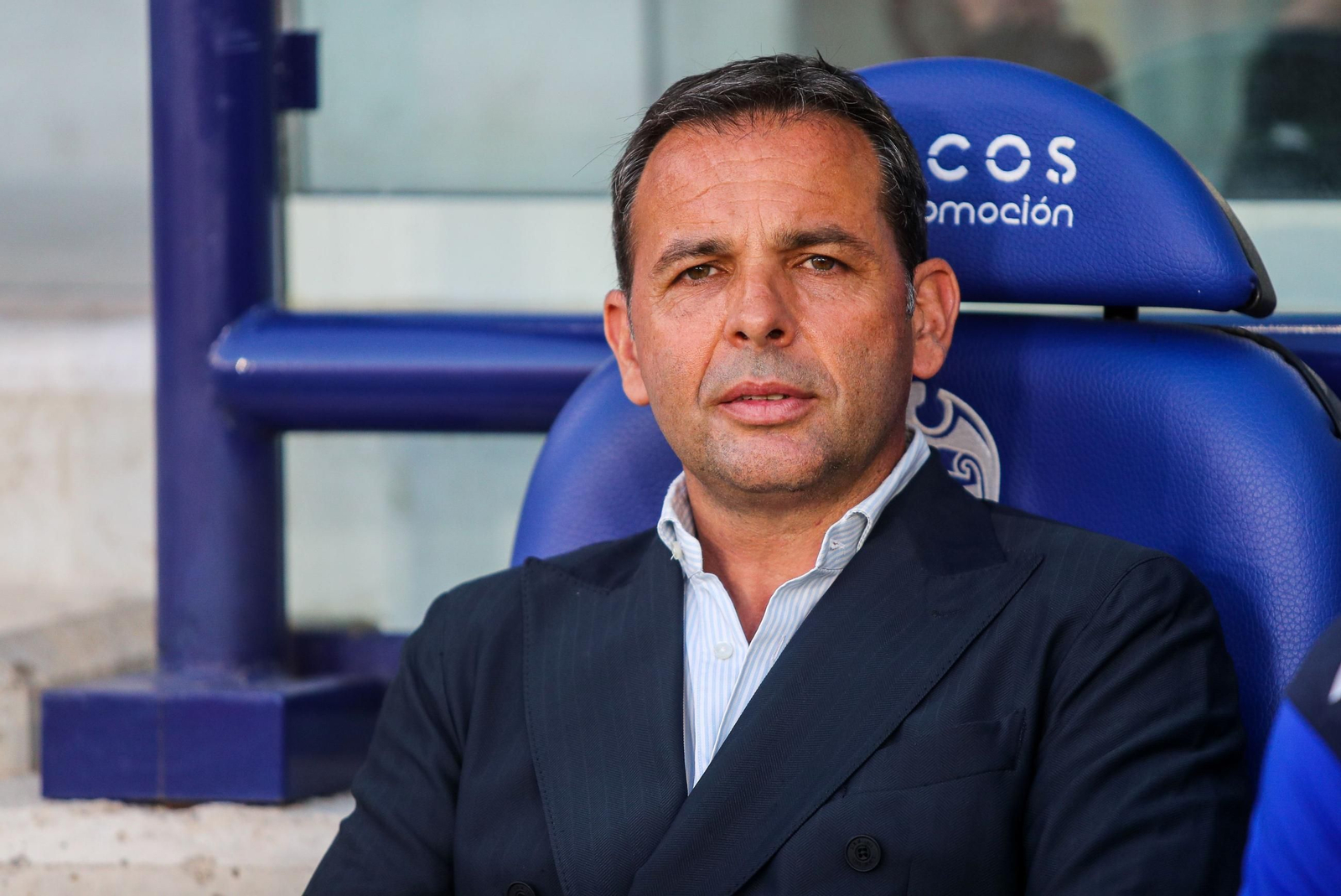 Javier Calleja, en el banquillo.
