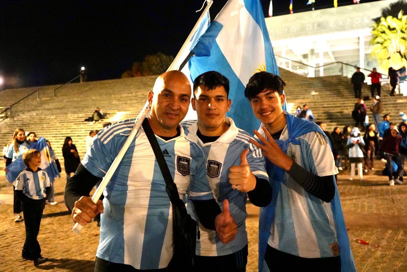 Así celebra Granada que la Argentina de Messi es campeón del mundo de fútbol
