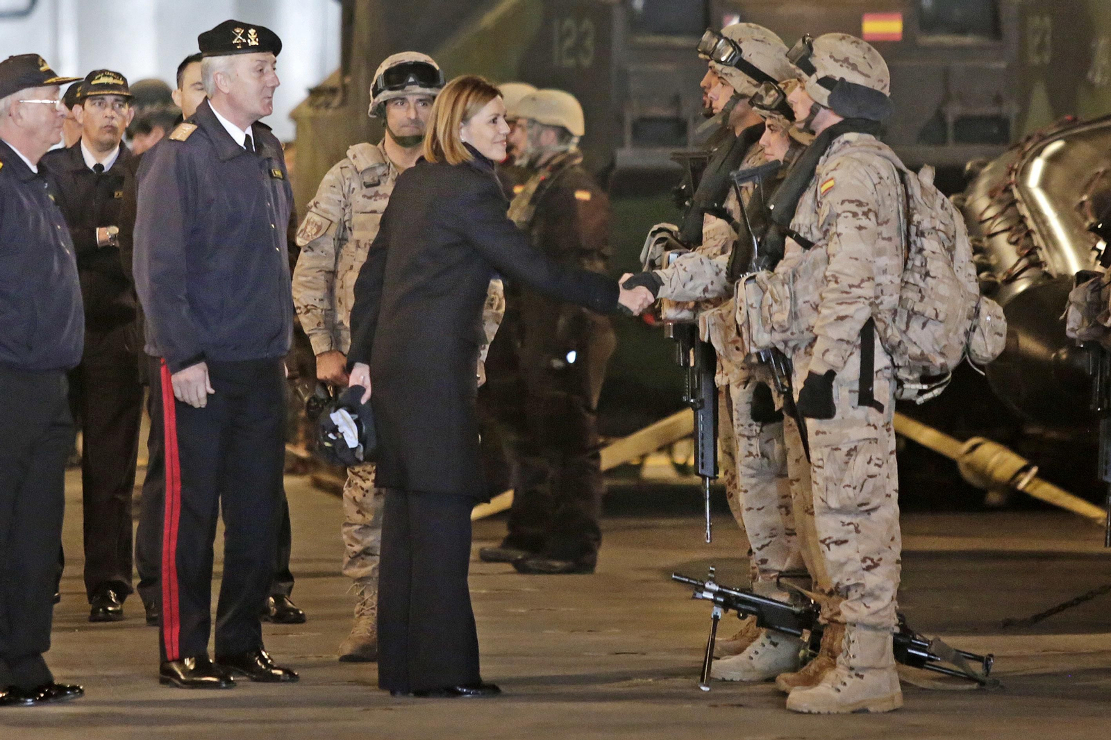 La visita de Cospedal a Rota, en imágenes