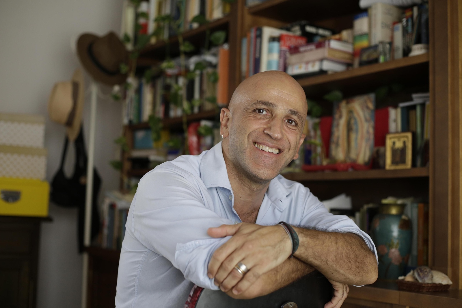 Jesús Cotta, en su domicilio, durante la entrevista.