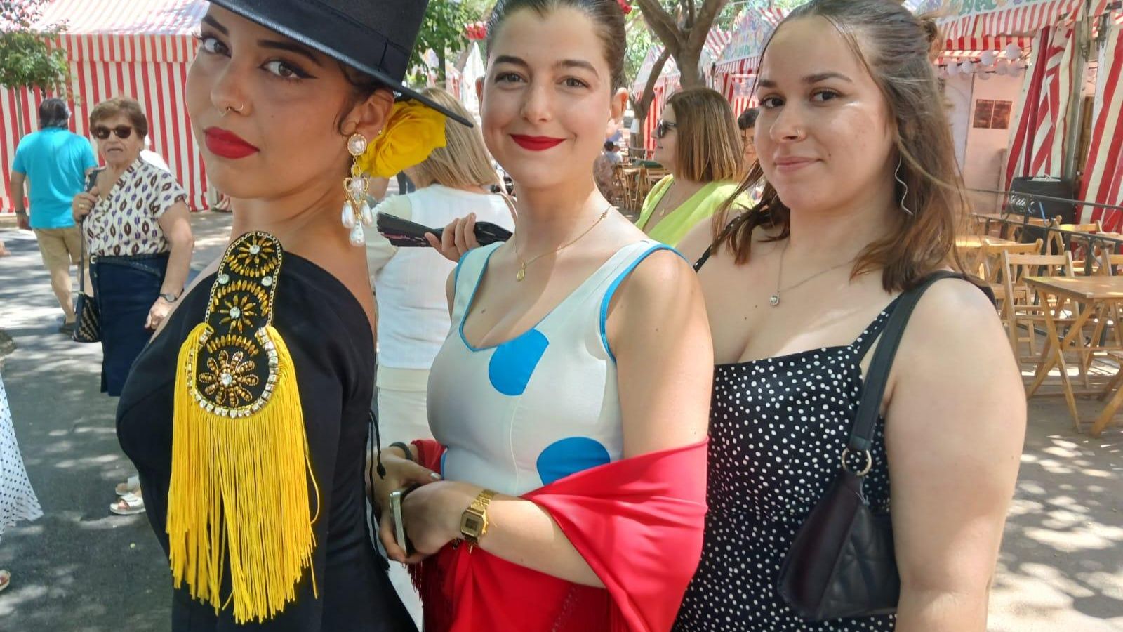 Búscate en las imágenes del Día de la Mujer de la Feria de San Fernando 2024