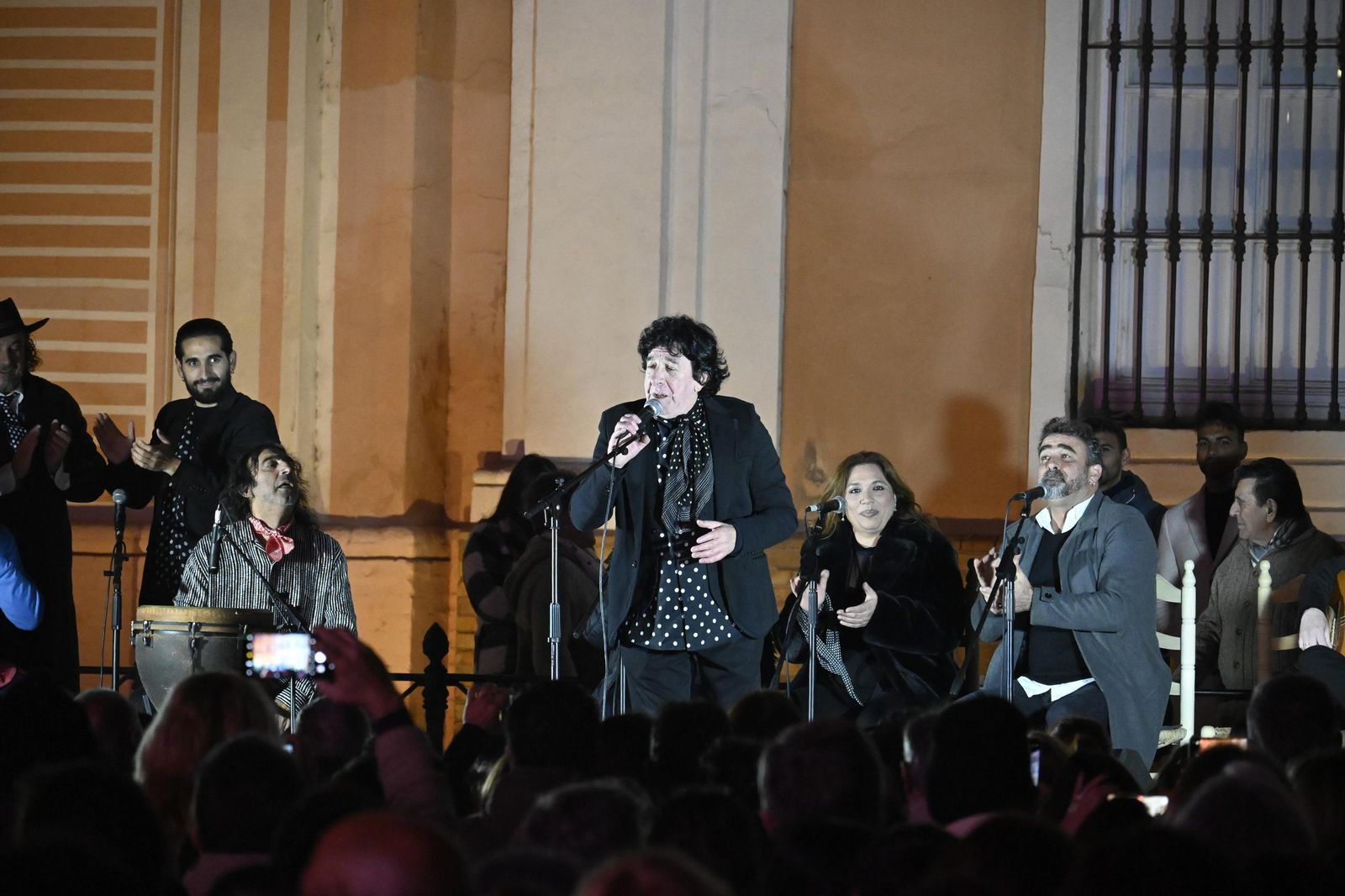 Imágenes de la zambomba en la Plaza de La Merced