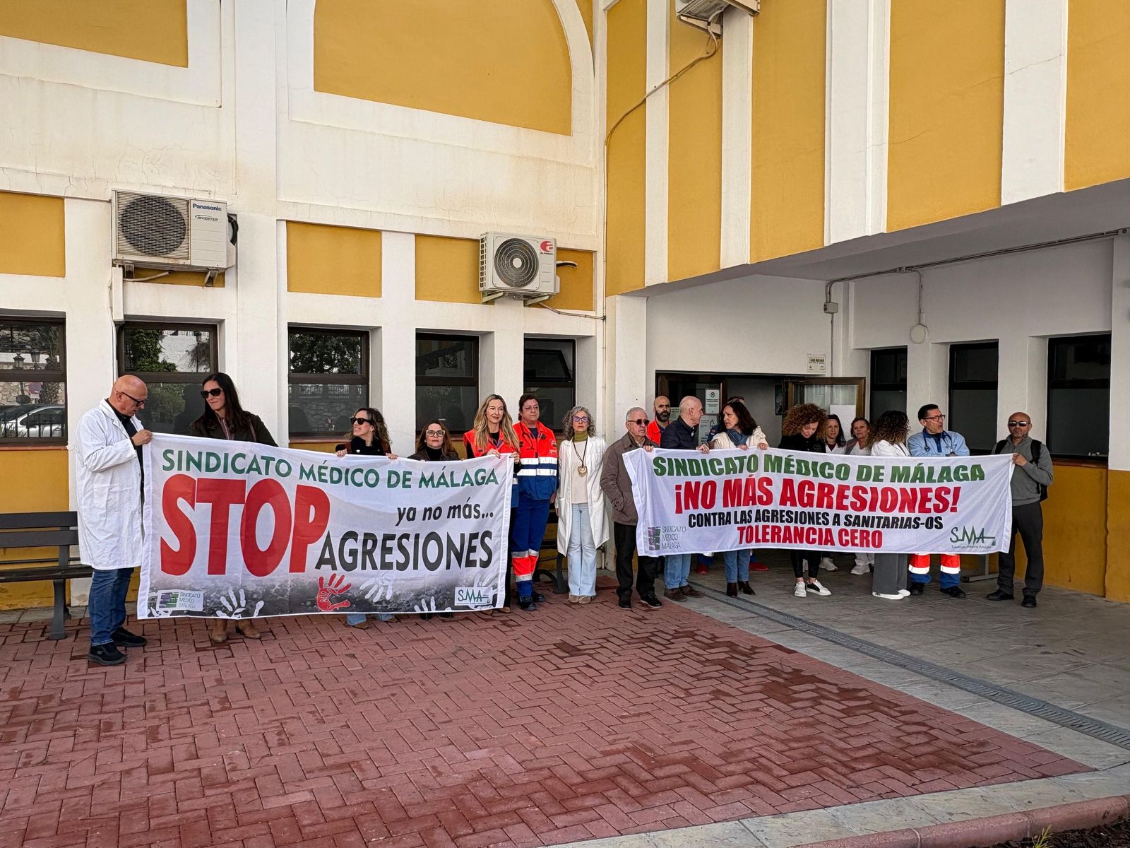 Concentración este lunes ante el centro de salud convocada por el SMM.