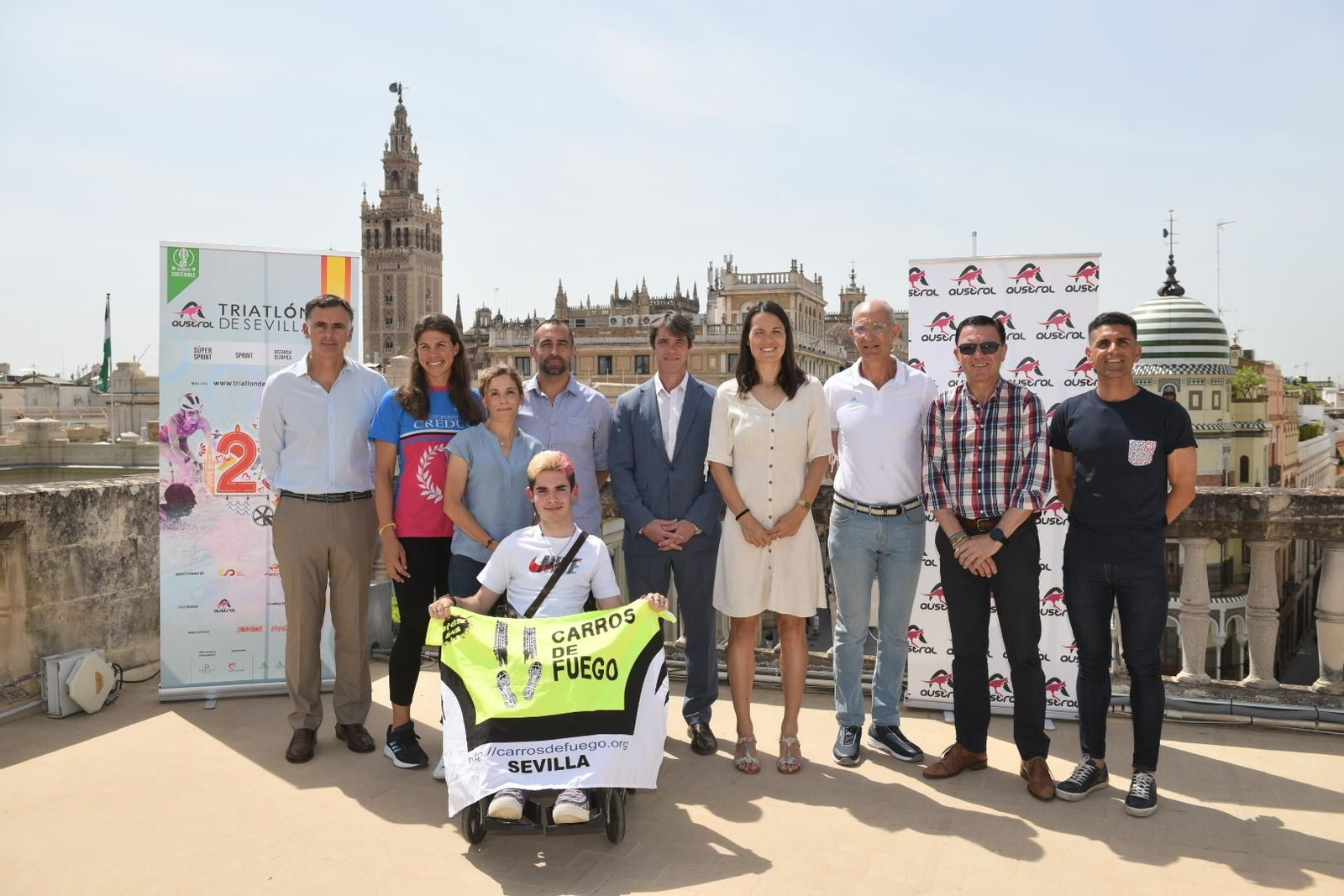 Un foto de la presentación del Austral Triatlón de Sevilla.