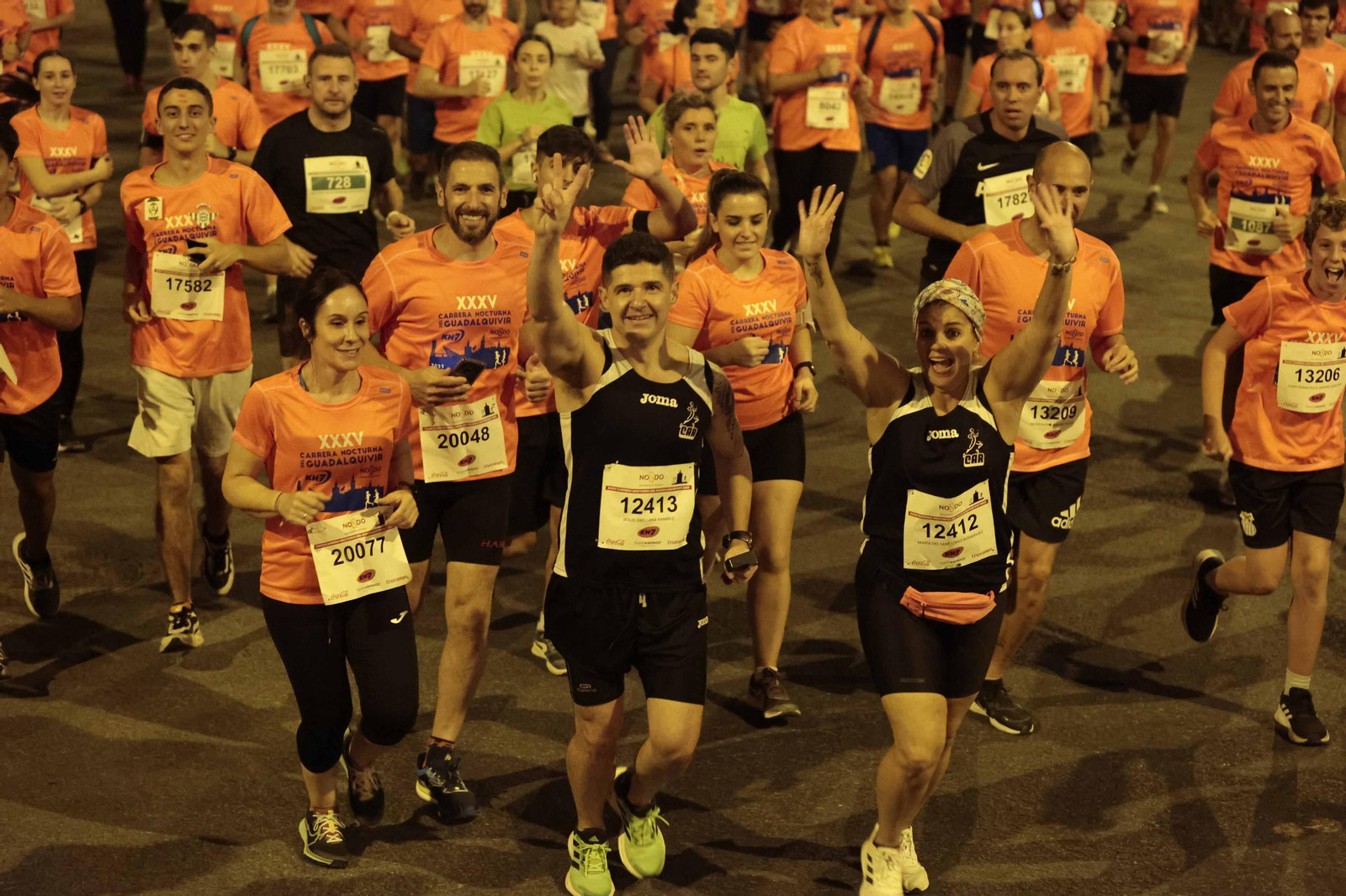 Búscate en las fotos de la Carrera Nocturna (III)